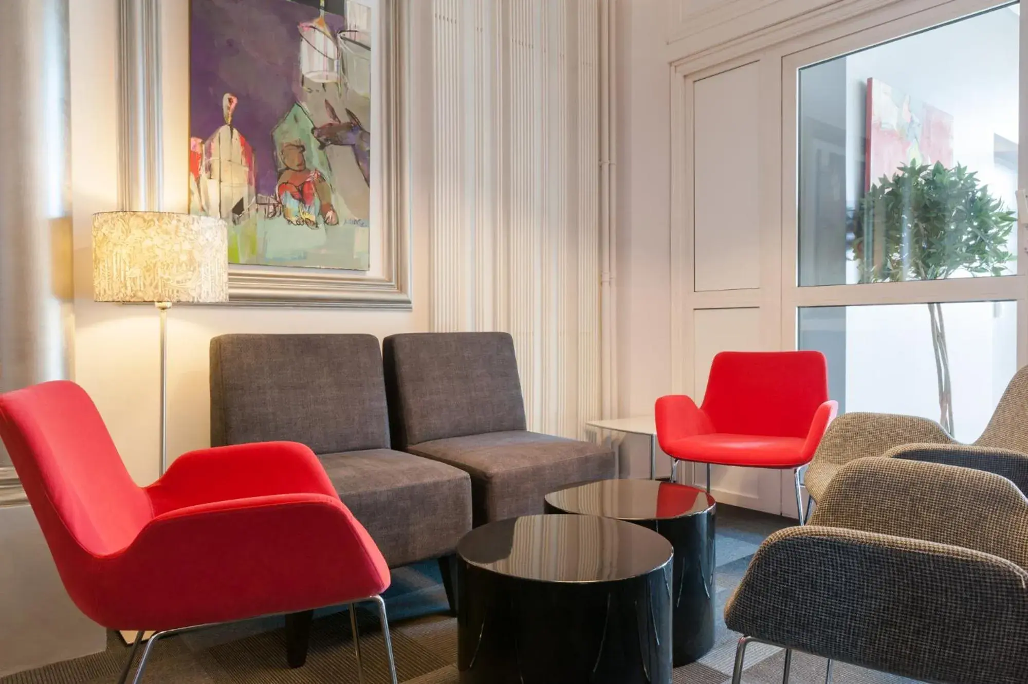 Lobby or reception, Seating Area in The Originals Boutique, Hotel Le Pariou, Issoire (Qualys-Hotel)