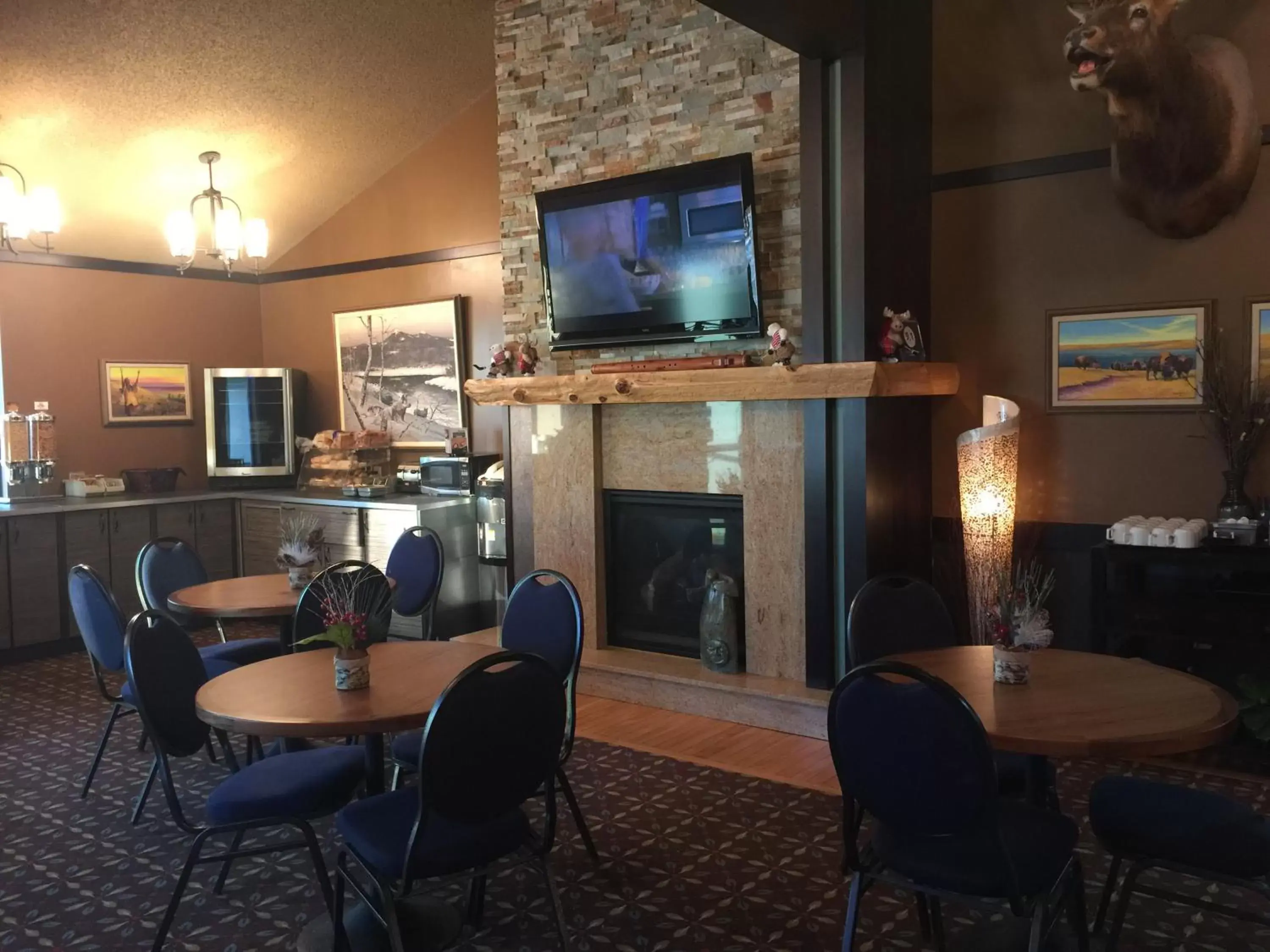 Continental breakfast, TV/Entertainment Center in Bear Claw Casino & Hotel