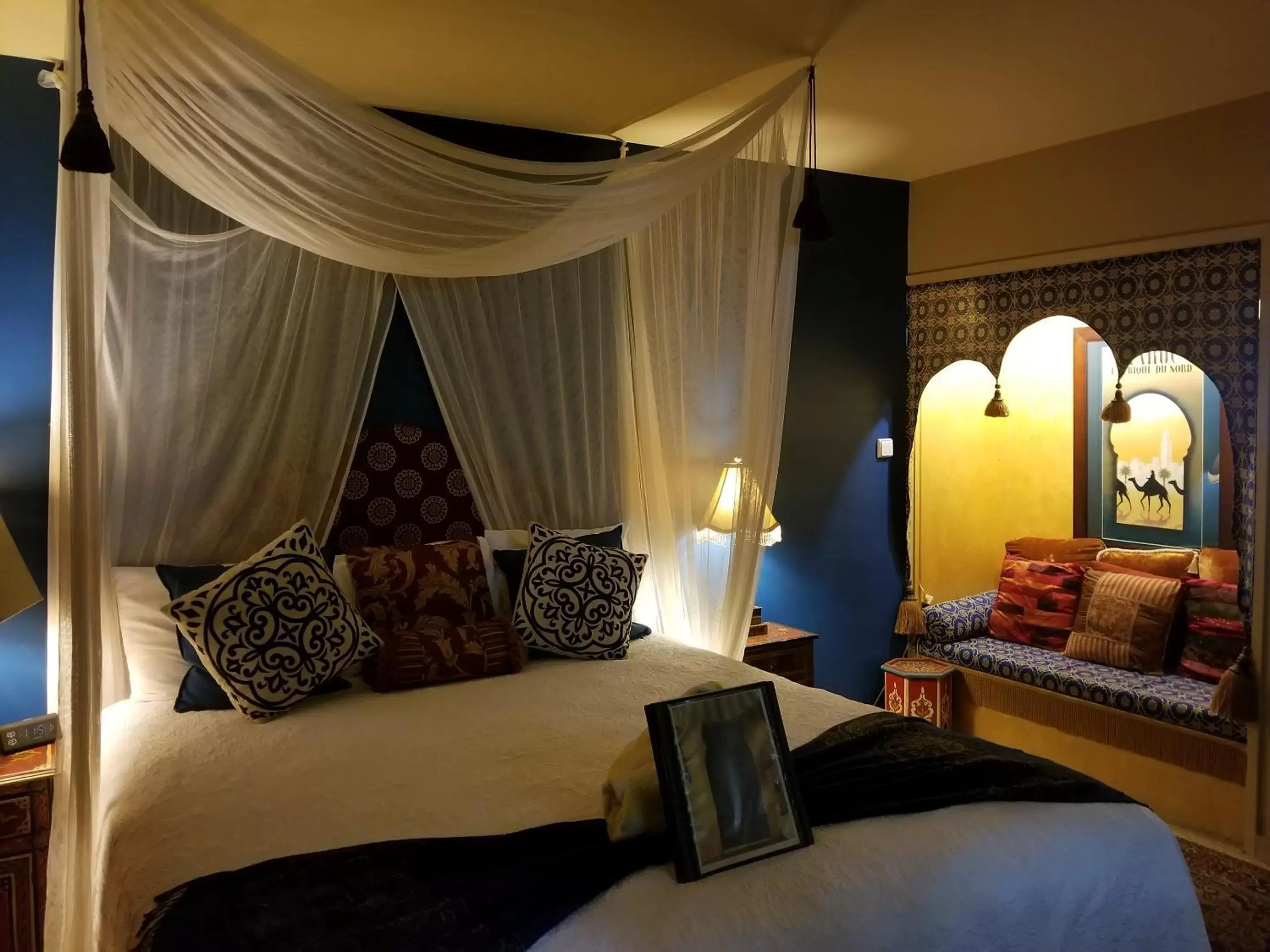 Bed in El Morocco Inn & Spa