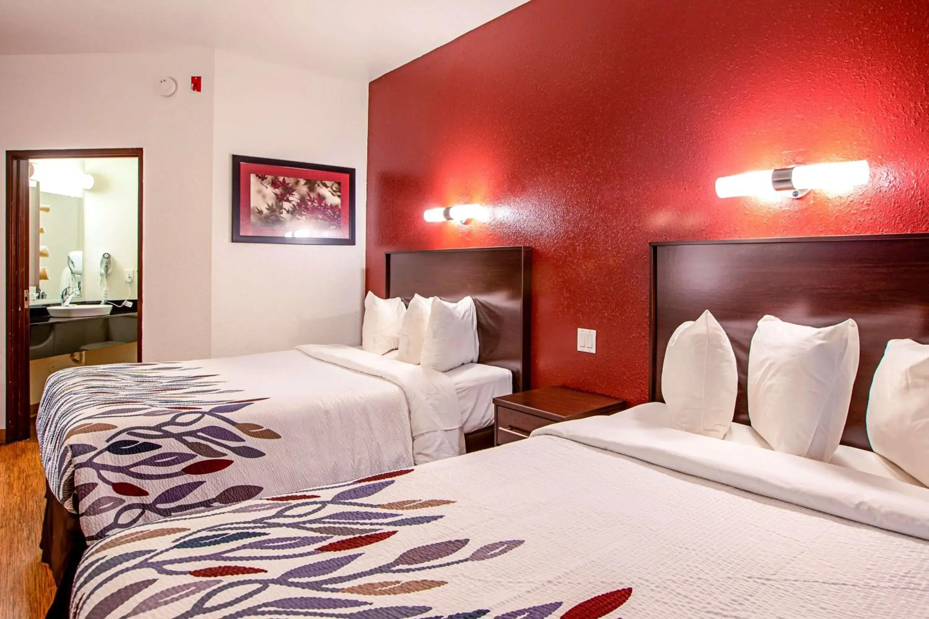 Photo of the whole room, Bed in Seasons Inn Traverse City Photo of the whole room, Bed in Seasons Inn Traverse City