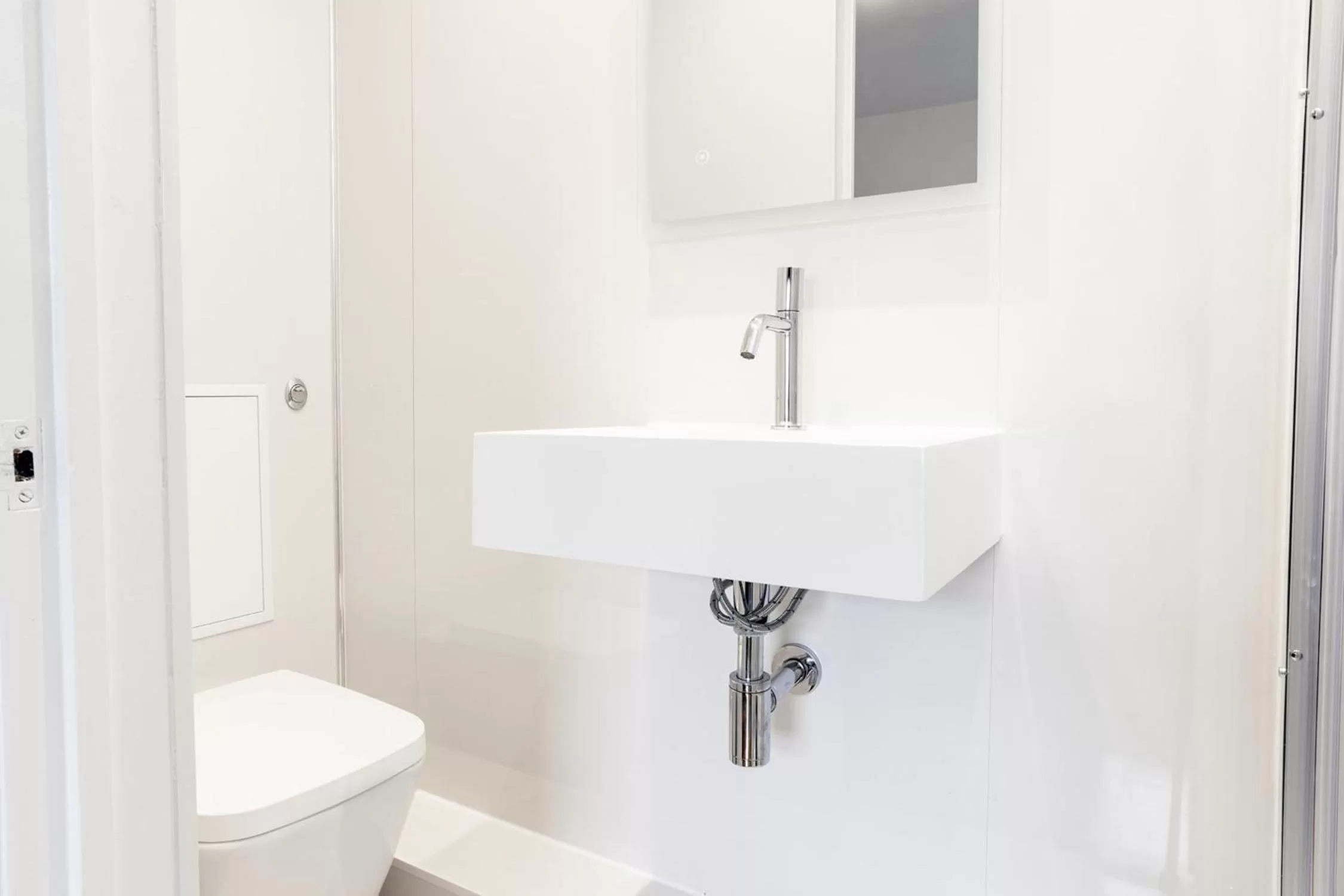 Bathroom in Cambridge House Hotel