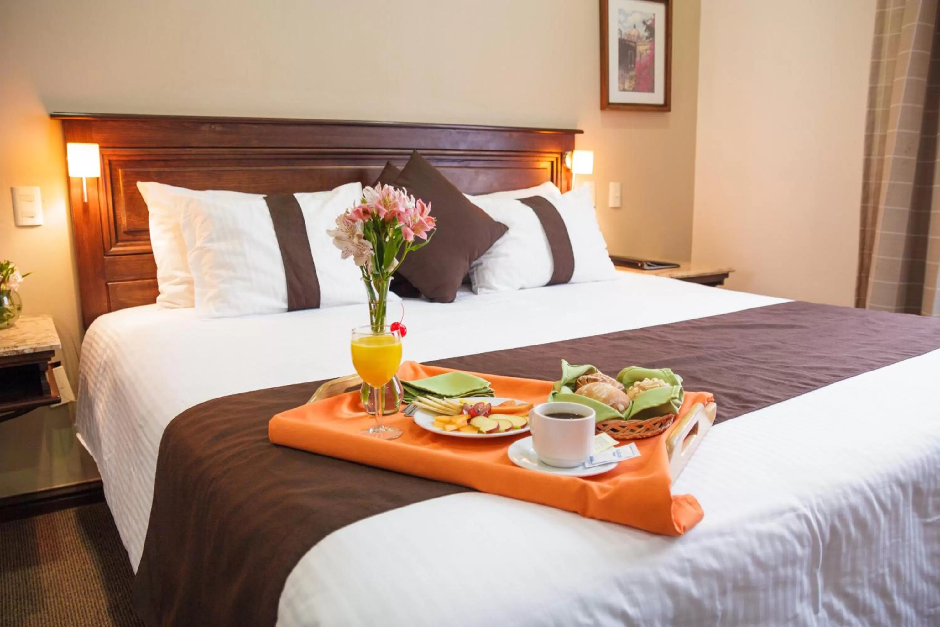 Photo of the whole room, Bed in Mision Catedral Morelia