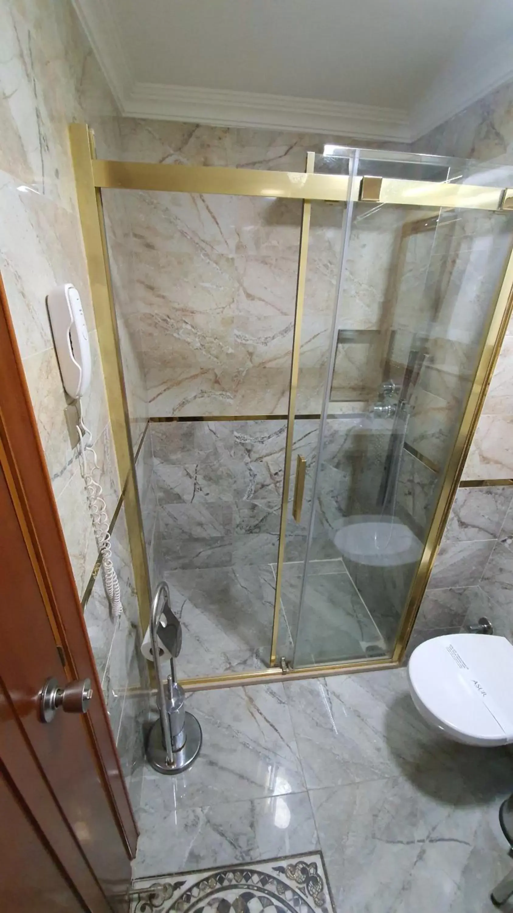 Shower, Bathroom in Asur Hotel