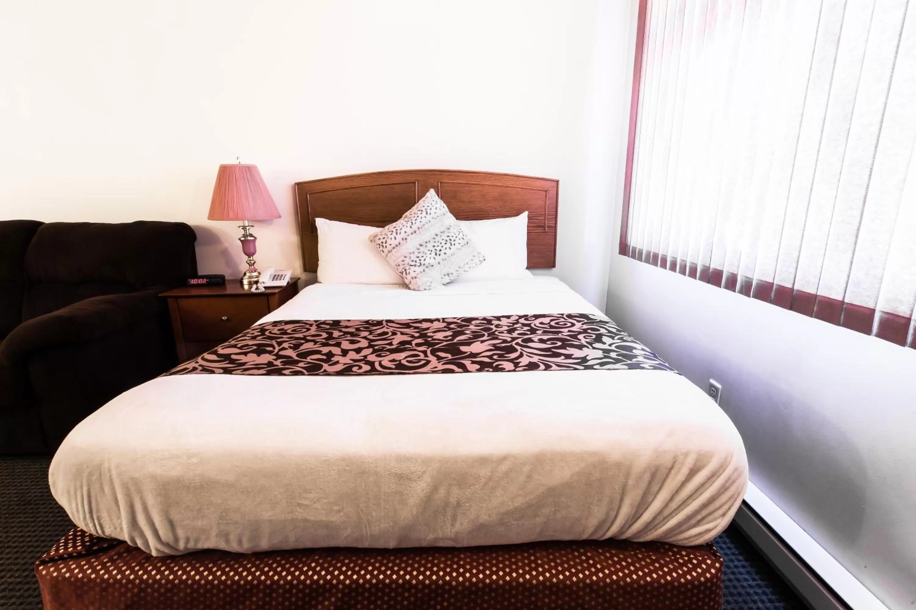 Bedroom, Bed in Grandview Motel