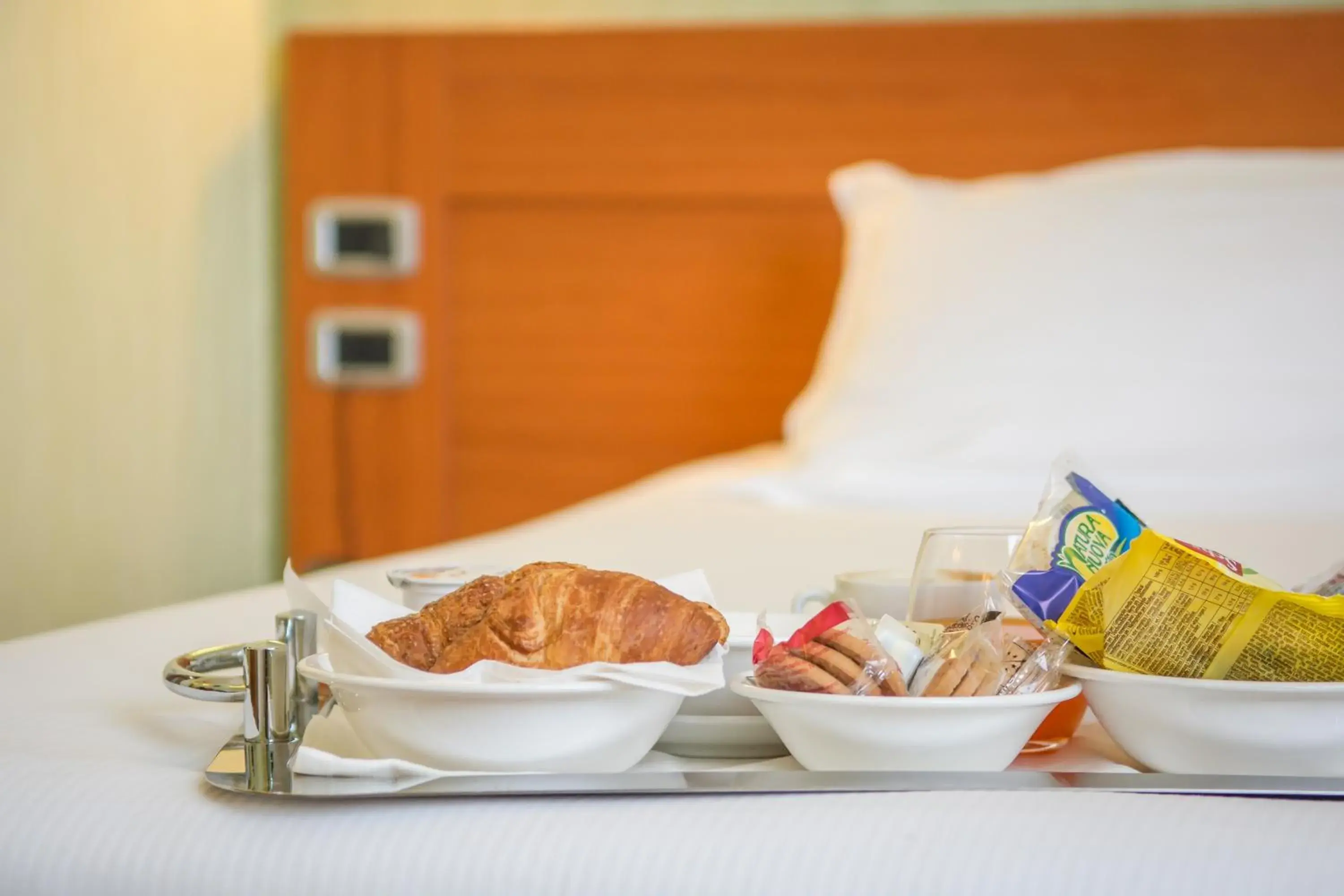 Bedroom, Breakfast in Hotel Concorde