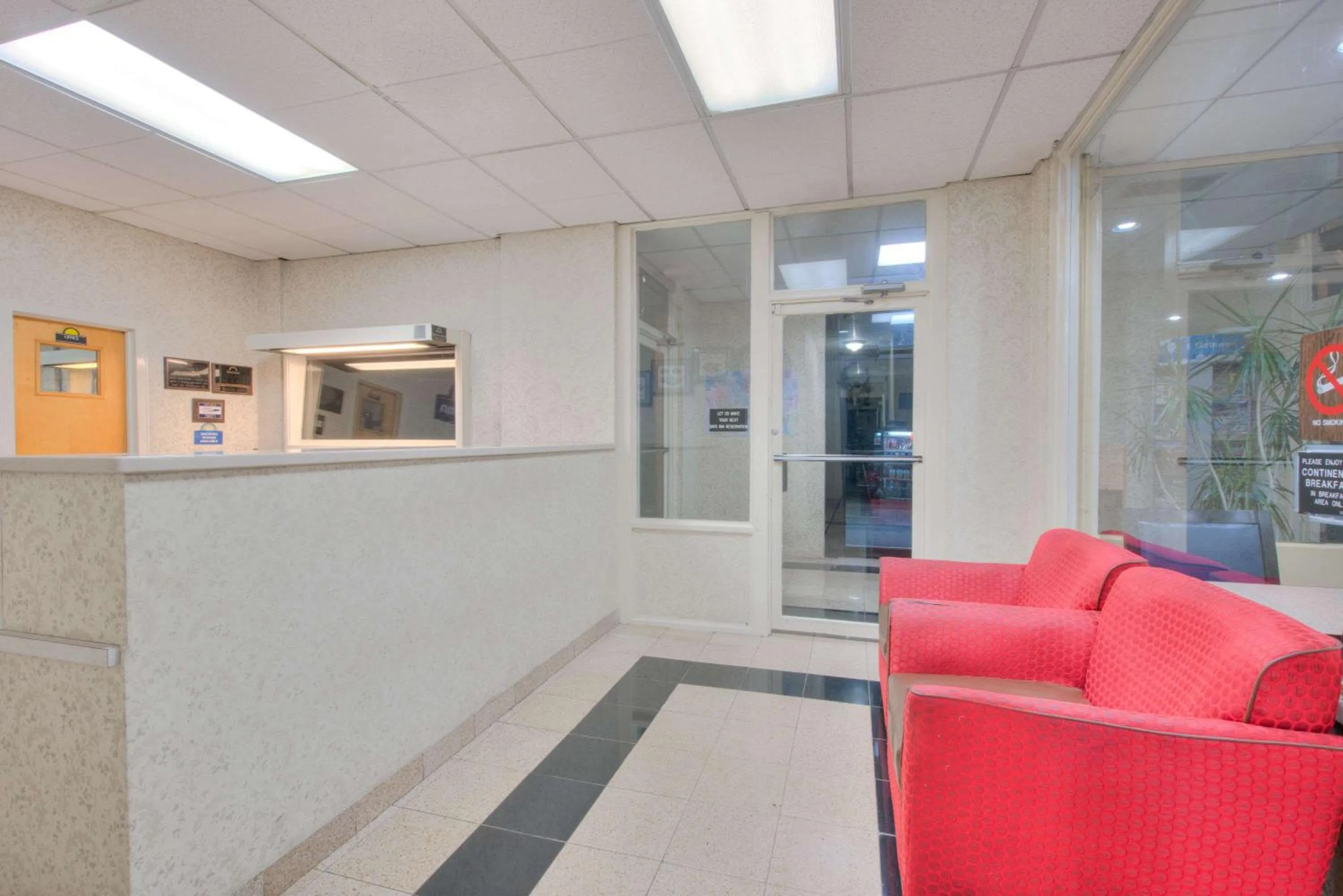 Lobby or reception in Express Inn Harrisburg South New Cumberland