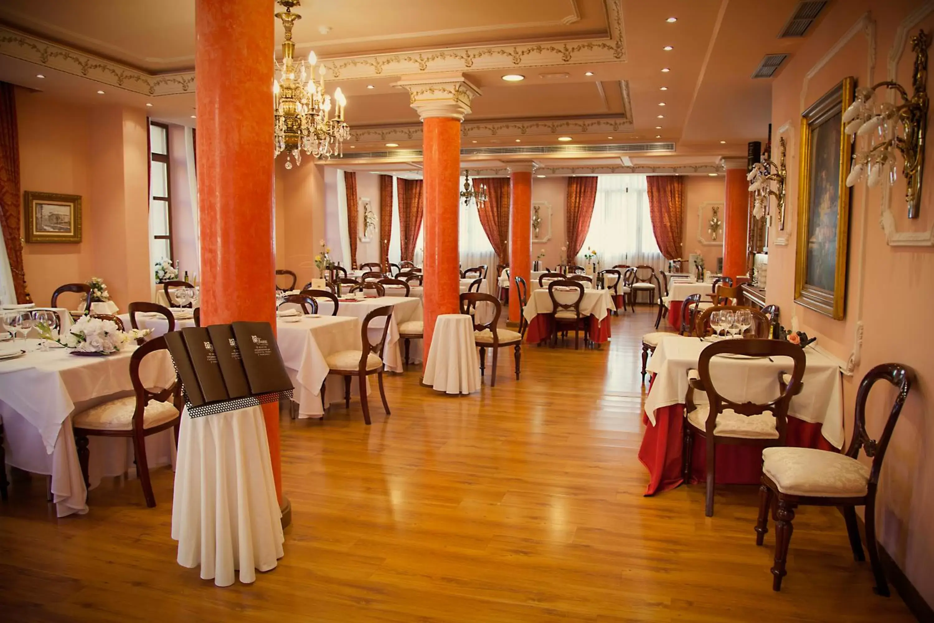 Restaurant/Places to Eat in Palacio Azcárate Hotel