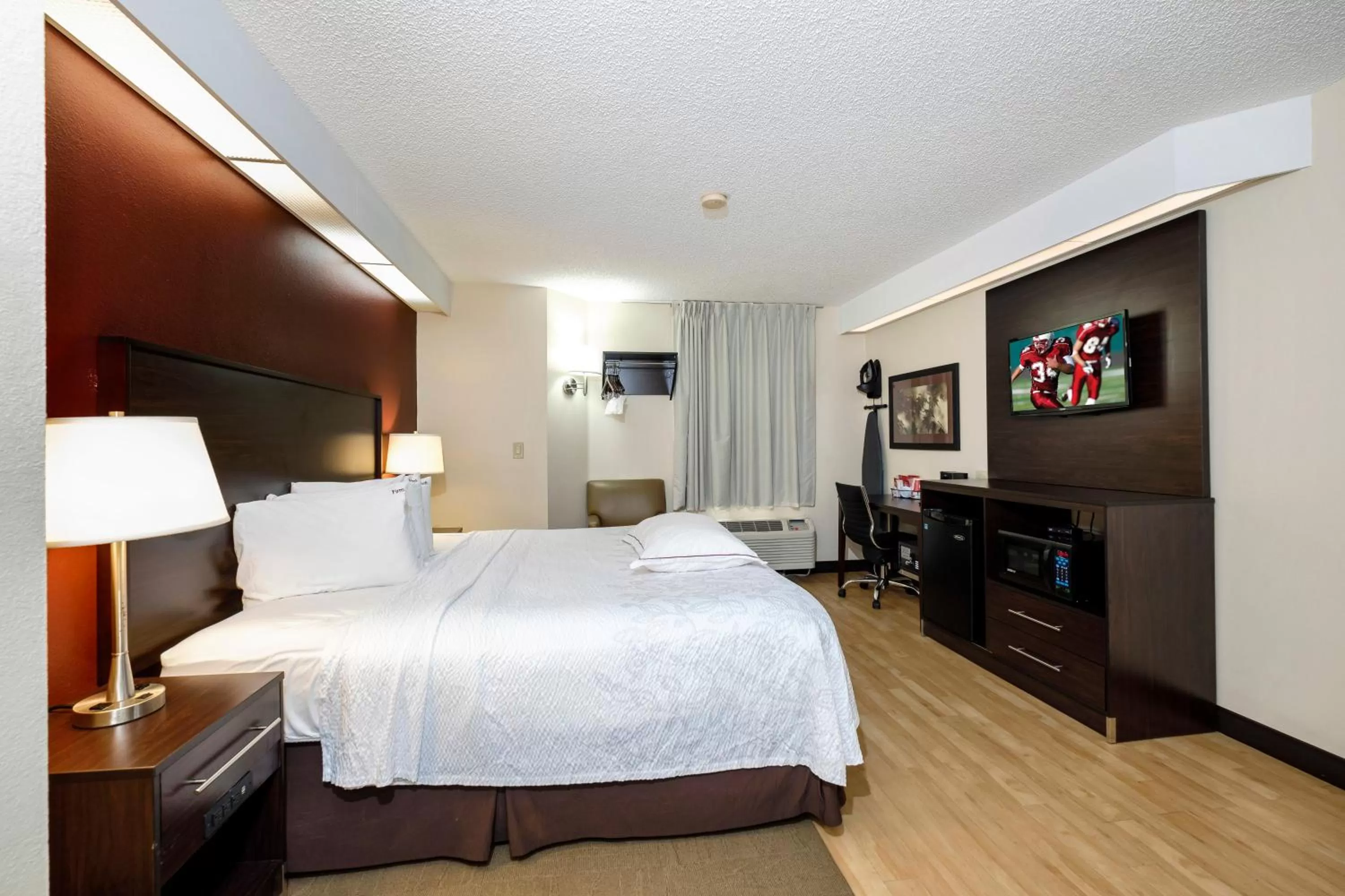 Photo of the whole room, Bed in Red Roof Inn PLUS+ Palm Coast