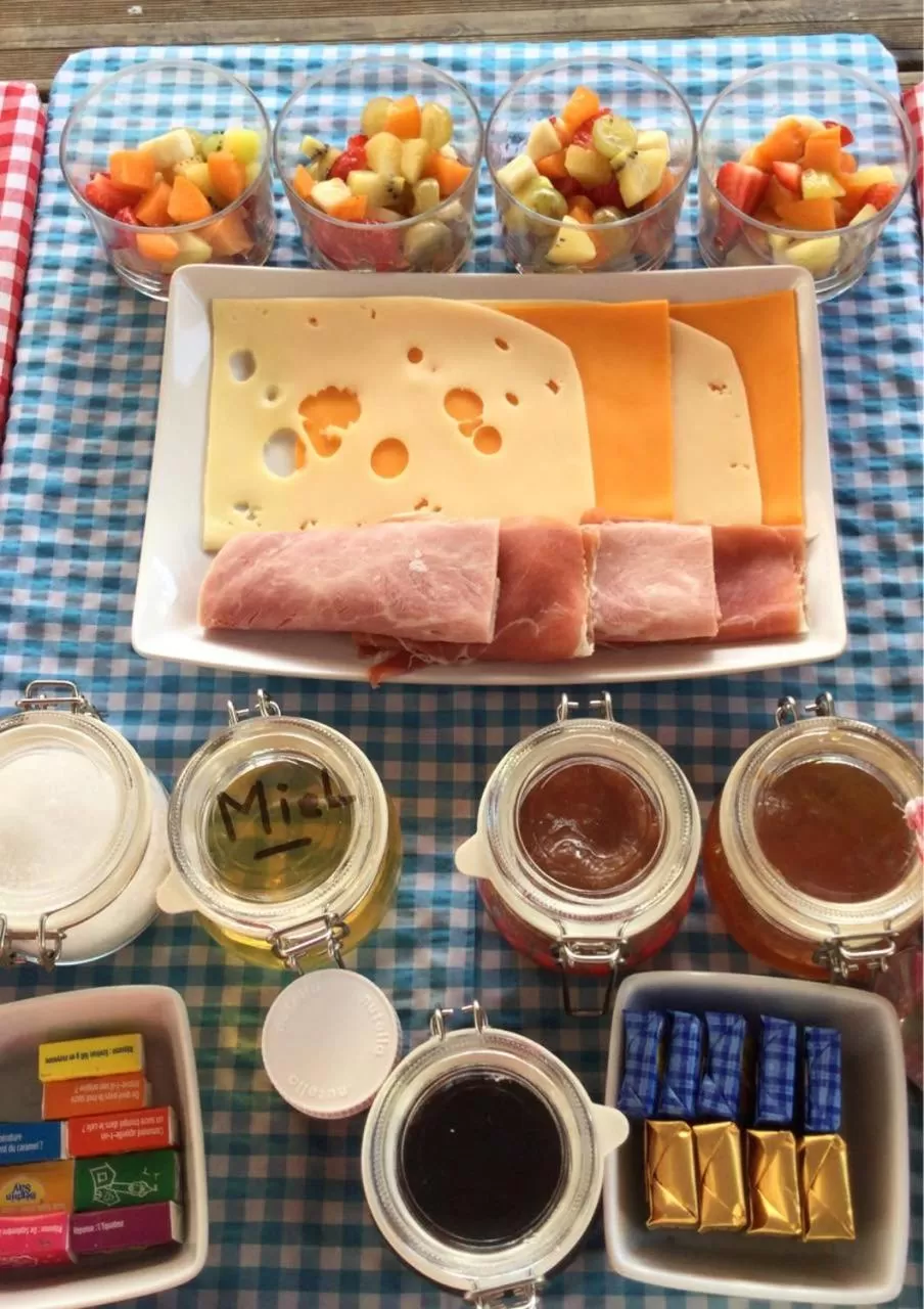 Food and drinks, Food in Saint James House