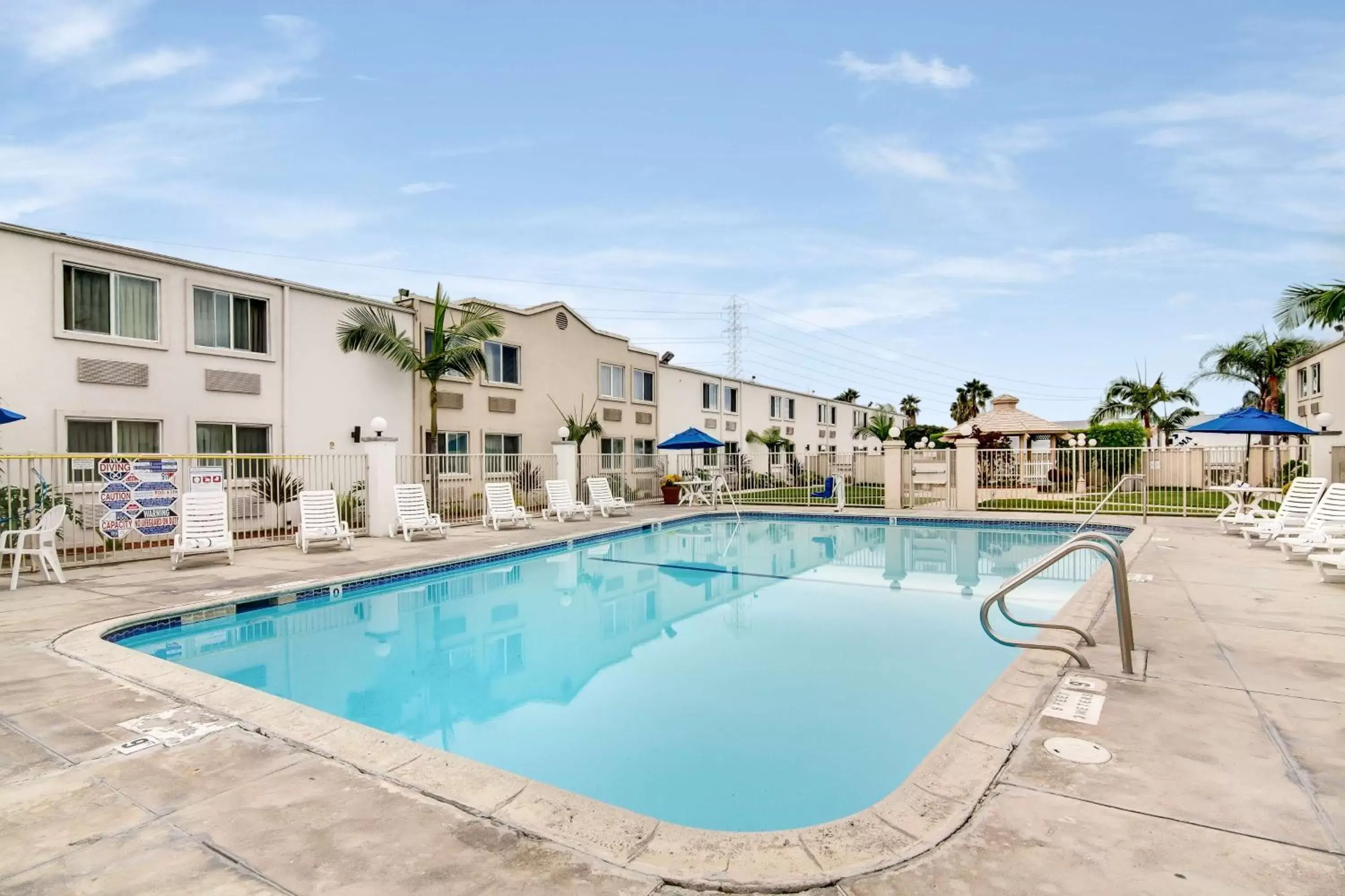 Day, Swimming Pool in Motel 6-Carson, CA