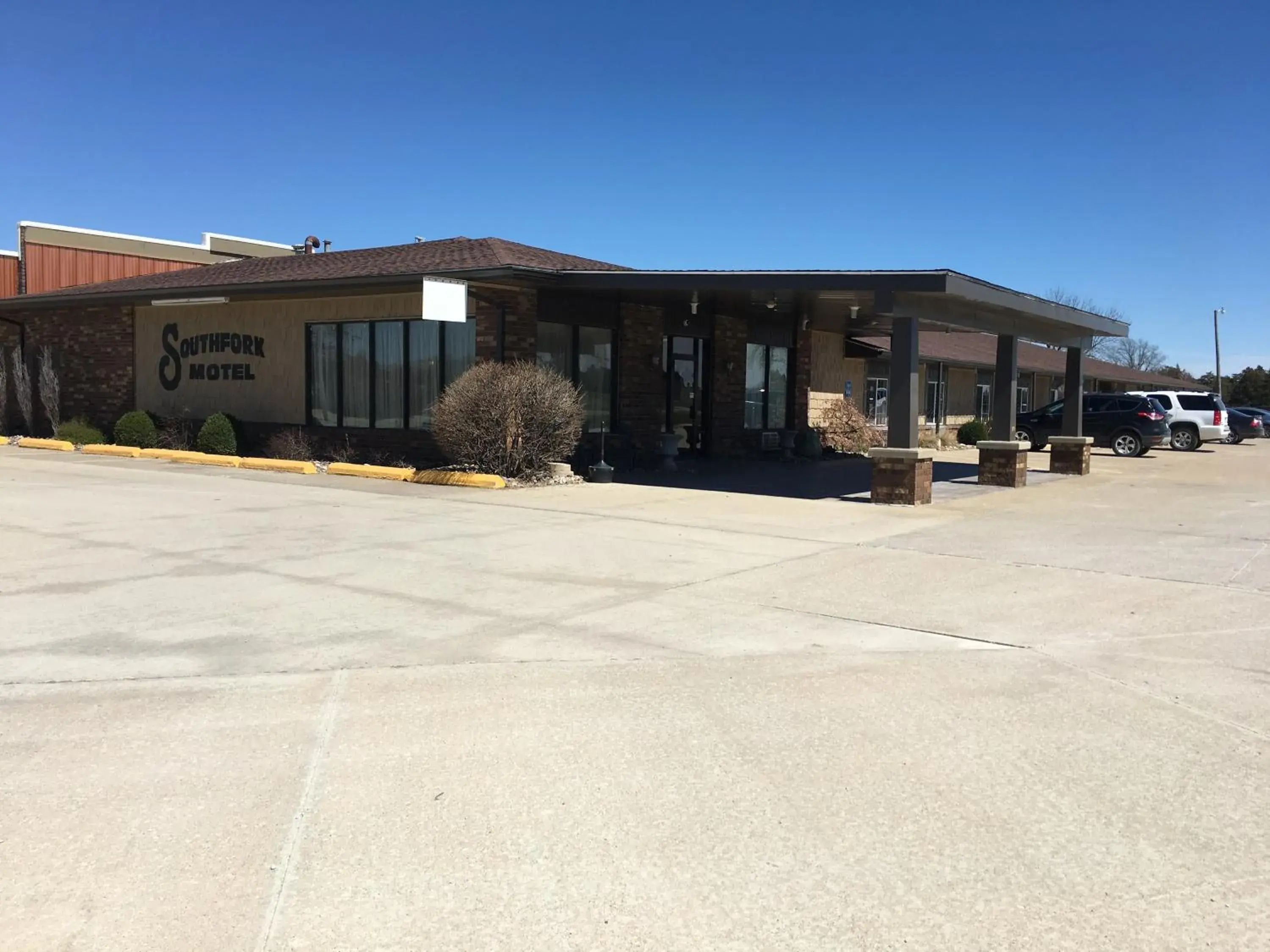 Property Building in Southfork Motel