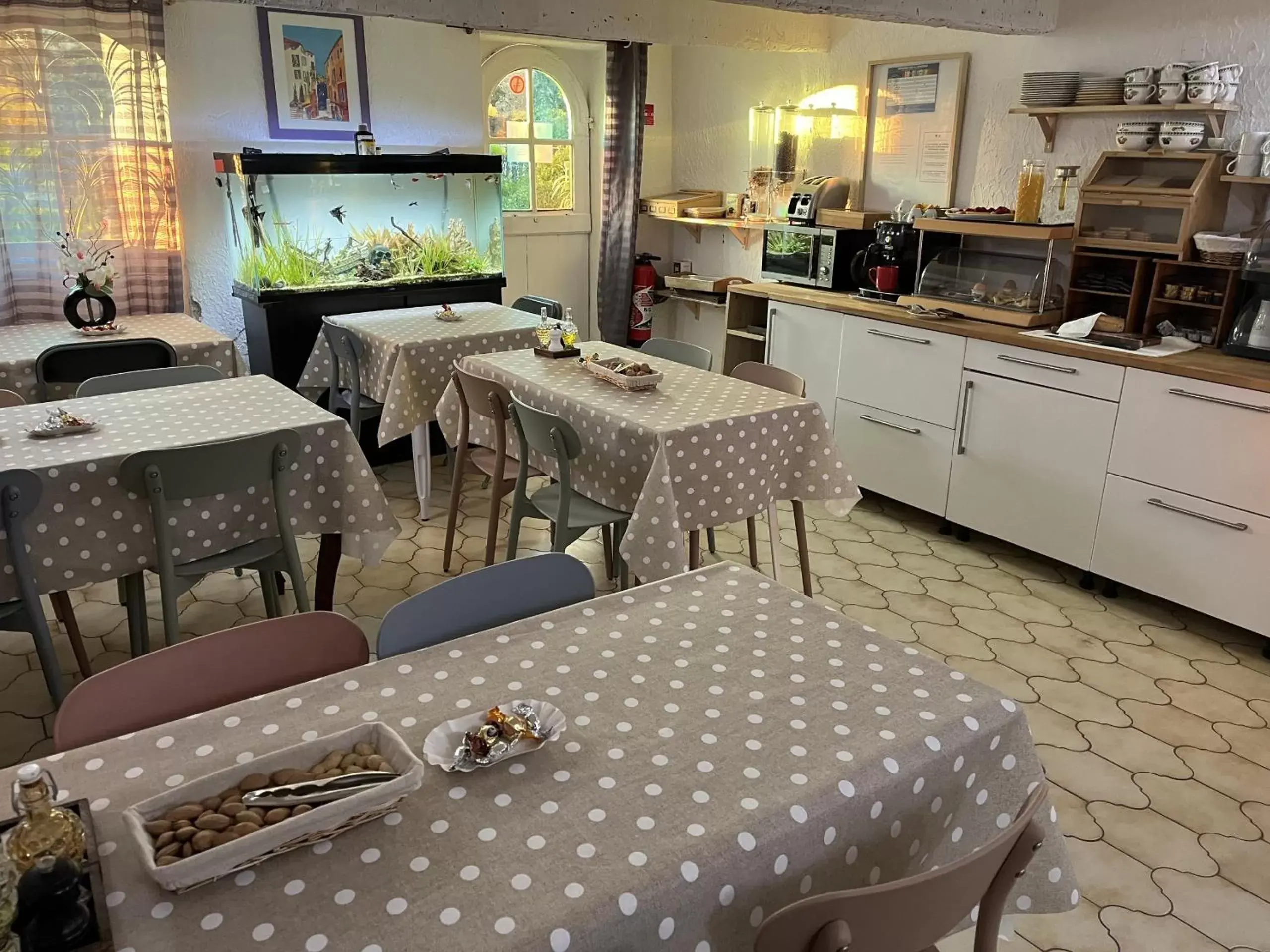 Dining area, Restaurant/Places to Eat in La Villa Roseraie , Hôtel Familial OUVERT TOUTE L ANNEE