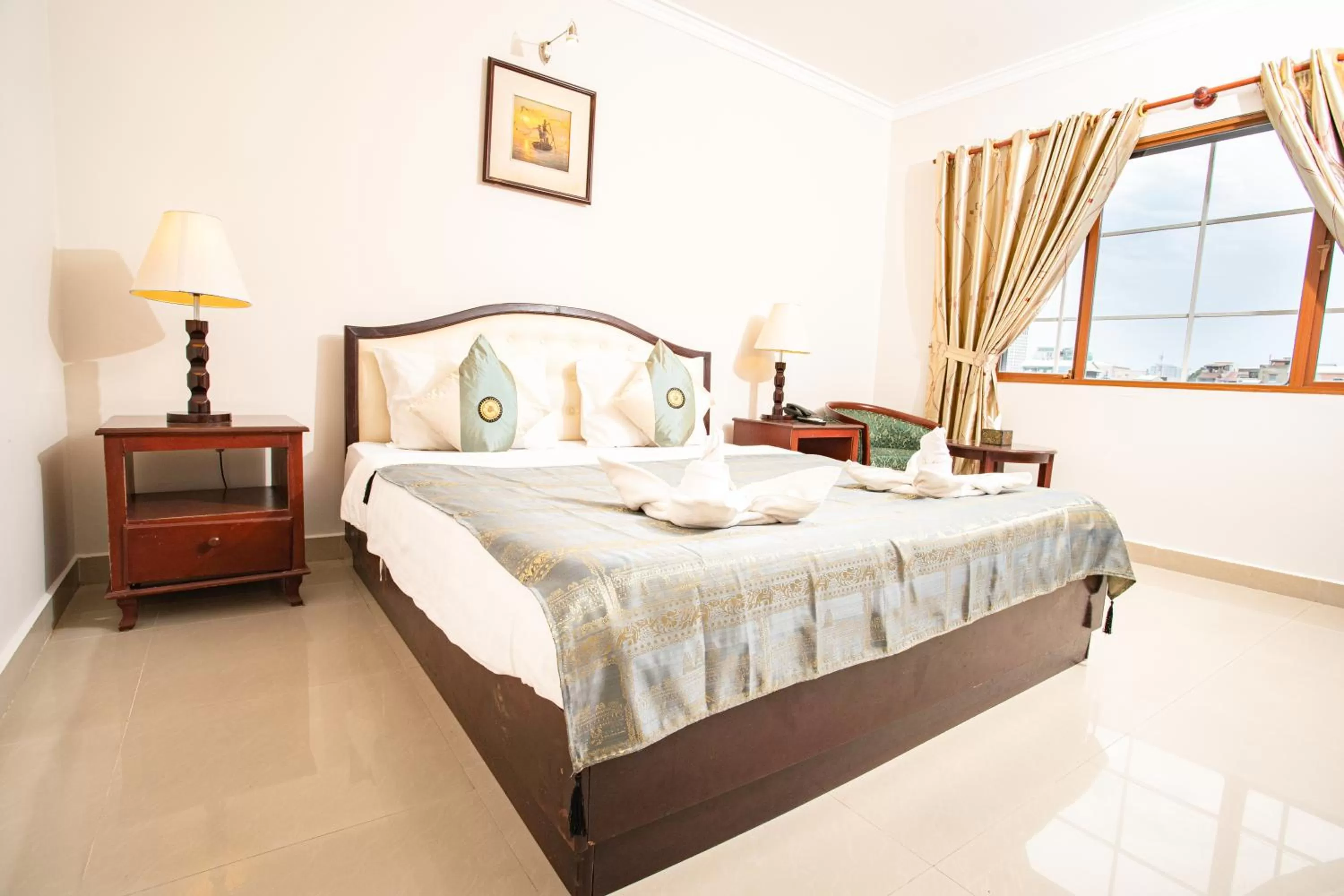 Bed in Silver Mounts Hotel