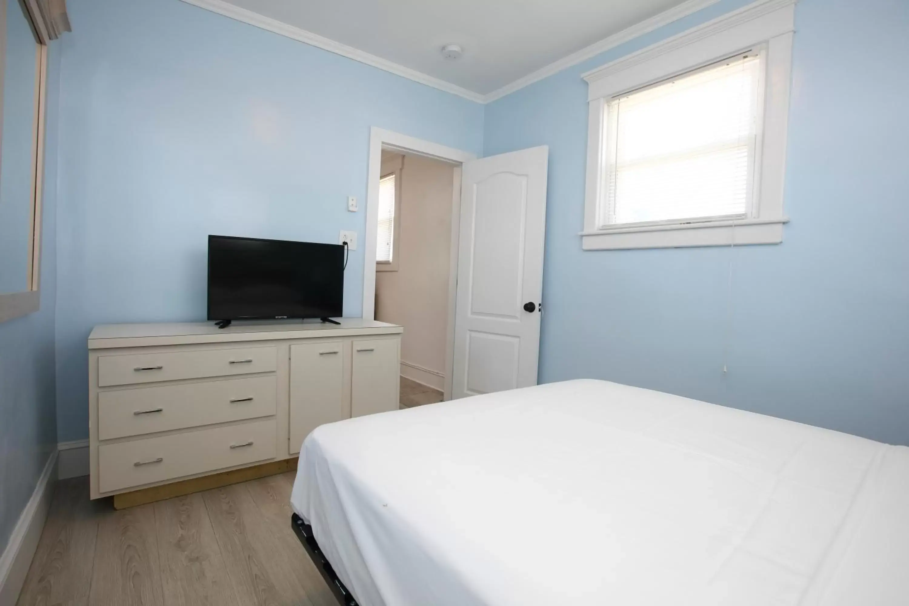 Bedroom, Bed in Garfield Beach House