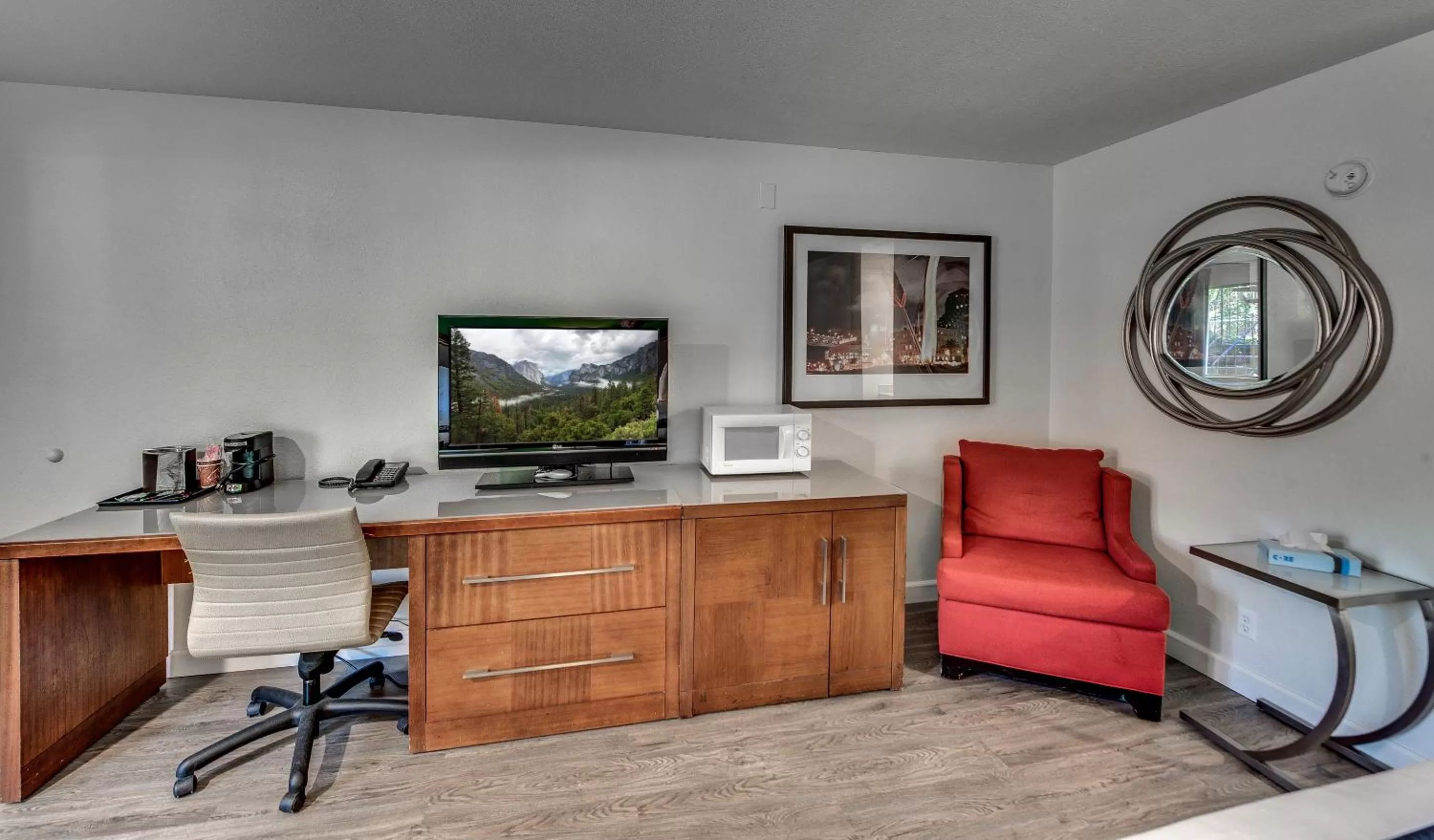 TV and multimedia in Angels Inn