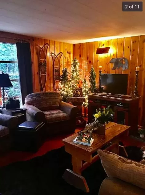 Living room in Rainbows End Fishing Resort