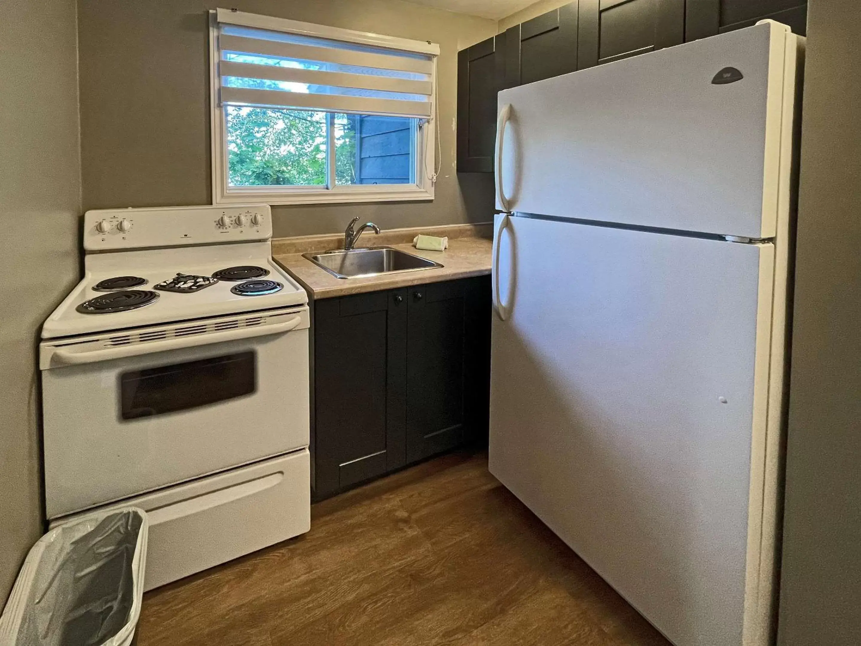 Bedroom, Kitchen/Kitchenette in The Grand Tappattoo Resort, Ascend Hotel Collection