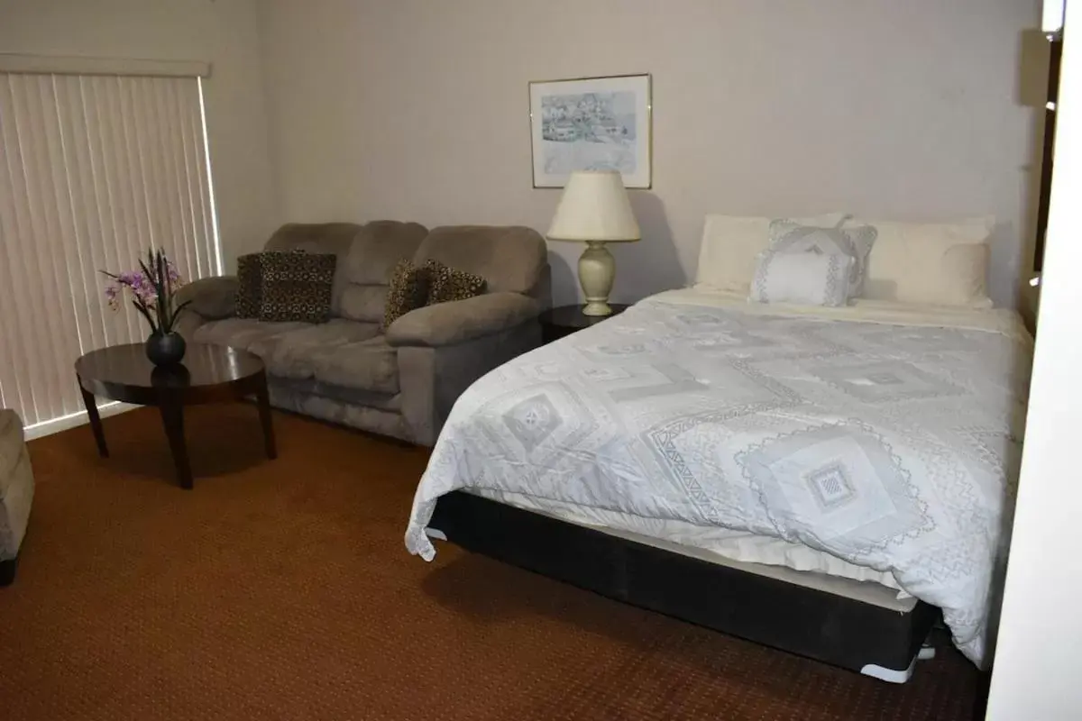Bed in Avalon Resort of Deerfield Beach