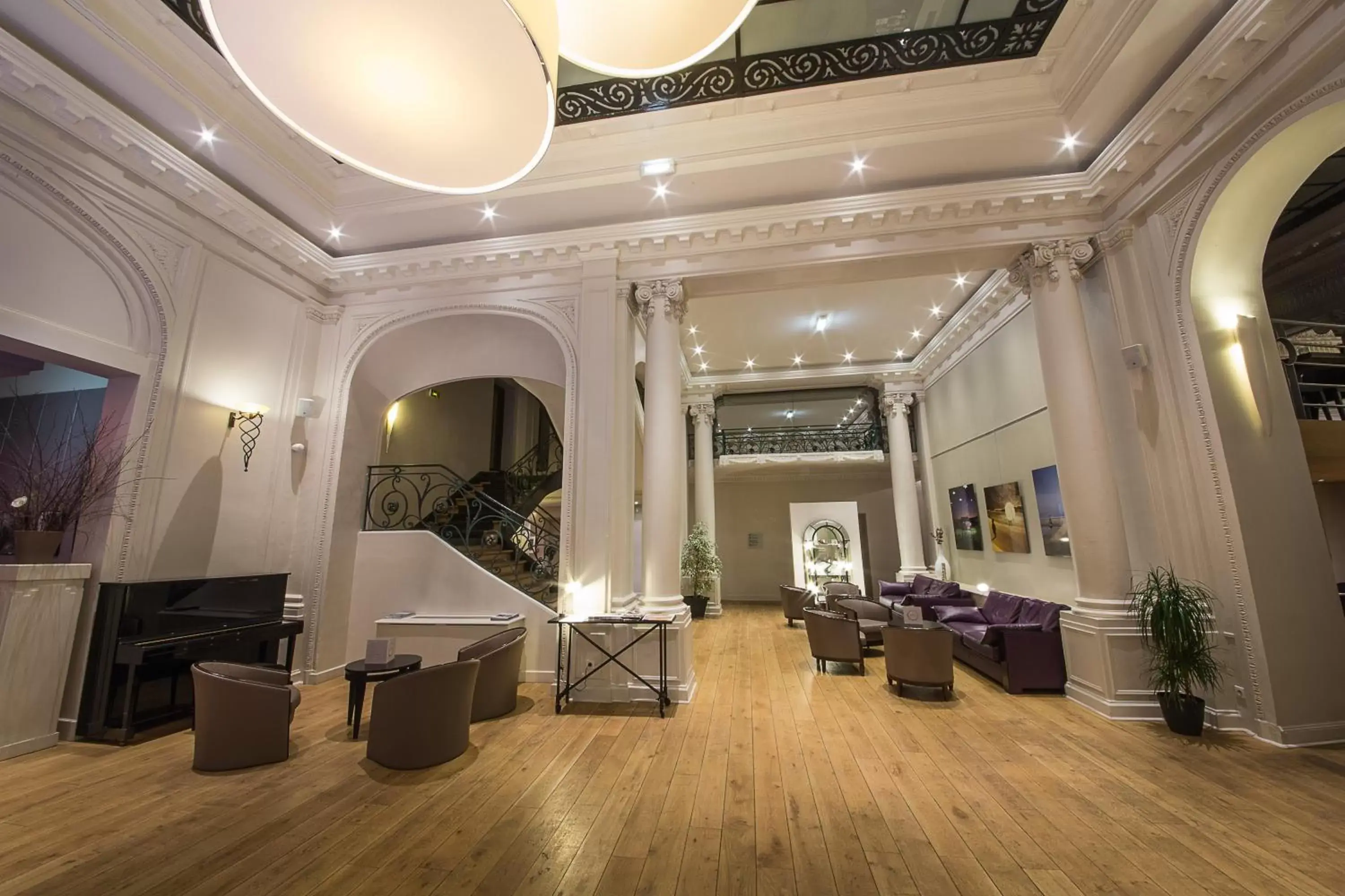 Lobby or reception, Lounge/Bar in Mercure Lille Roubaix Grand Hôtel