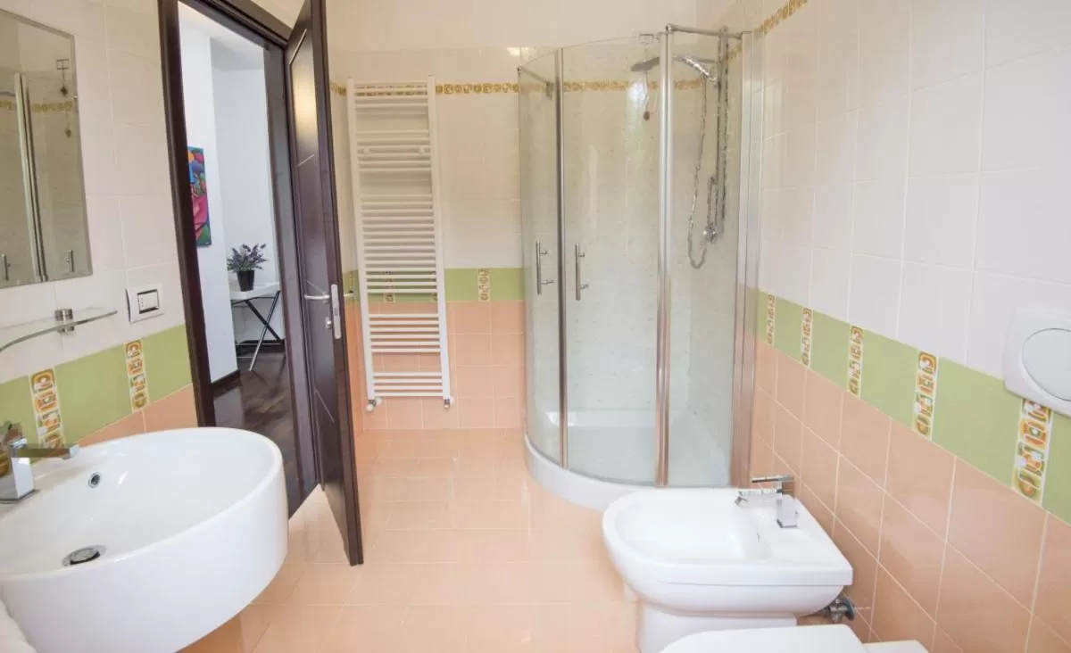 Shower, Bathroom in B&B Belvedere