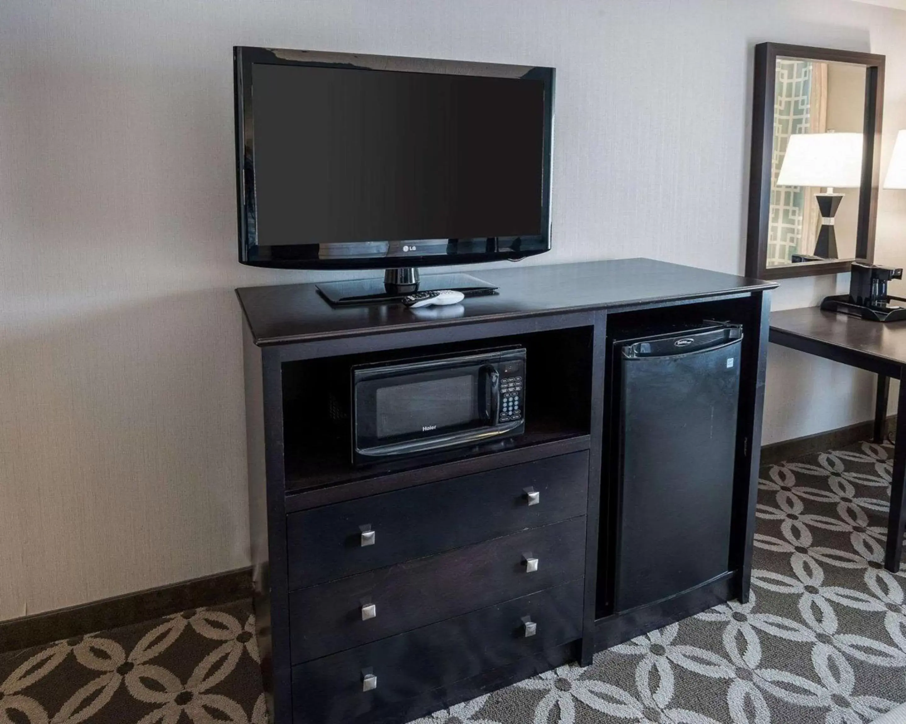 Photo of the whole room, TV/Entertainment Center in Comfort Inn - Rehoboth