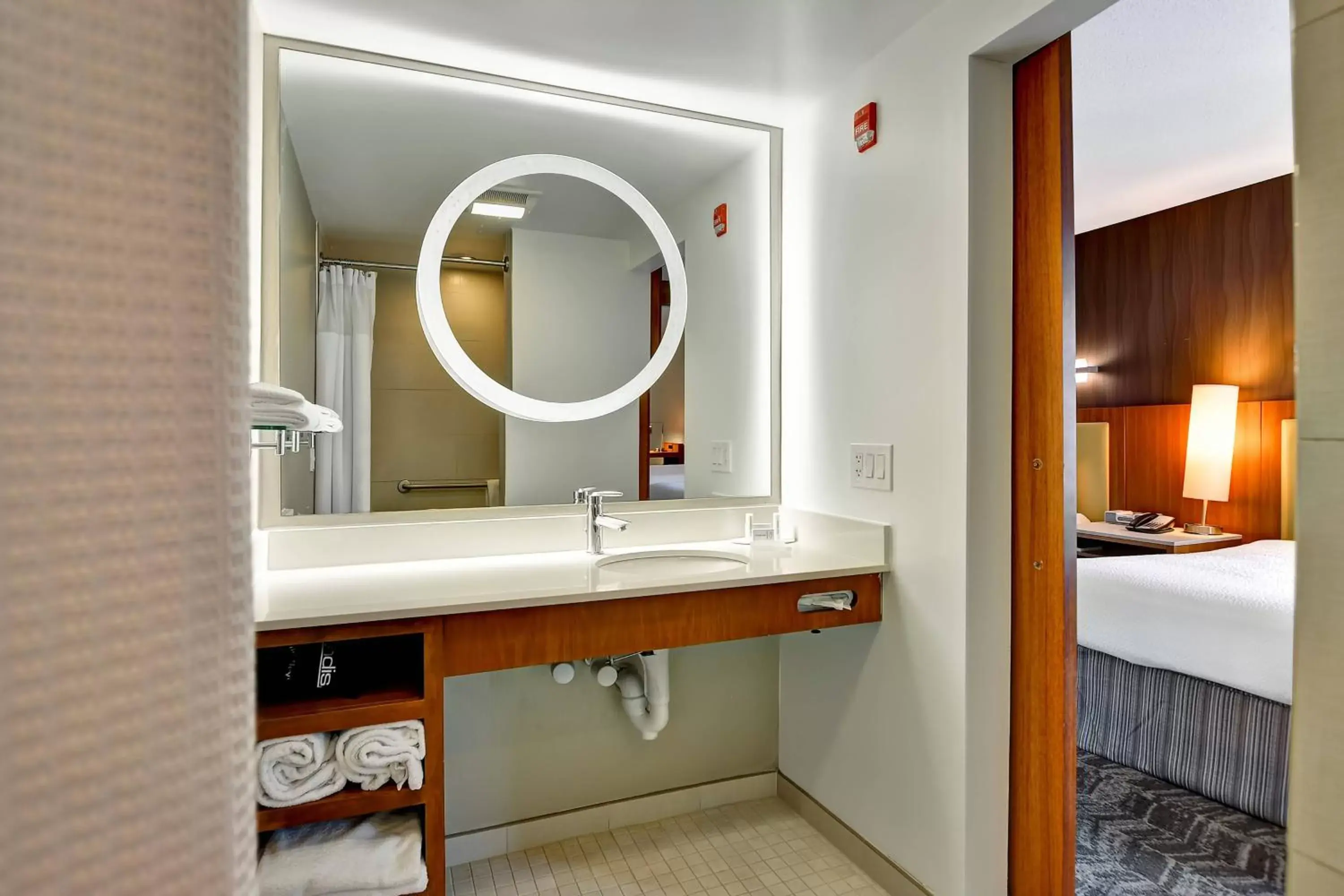 Bathroom in SpringHill Suites By Marriott Columbia Fort Meade Area