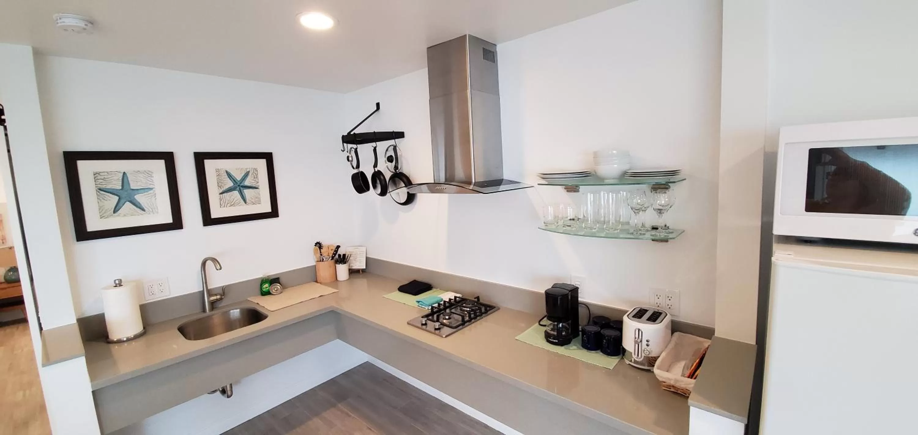 Kitchen or kitchenette in Sea Horse Resort