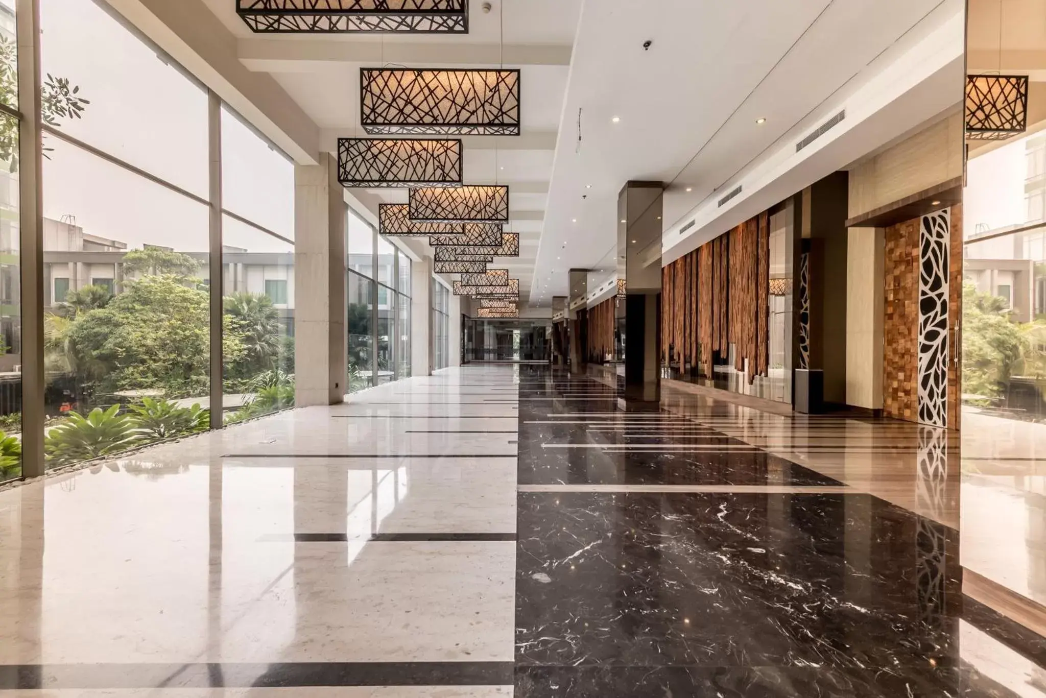 Lobby or reception in Holiday Inn Cikarang Jababeka, an IHG Hotel