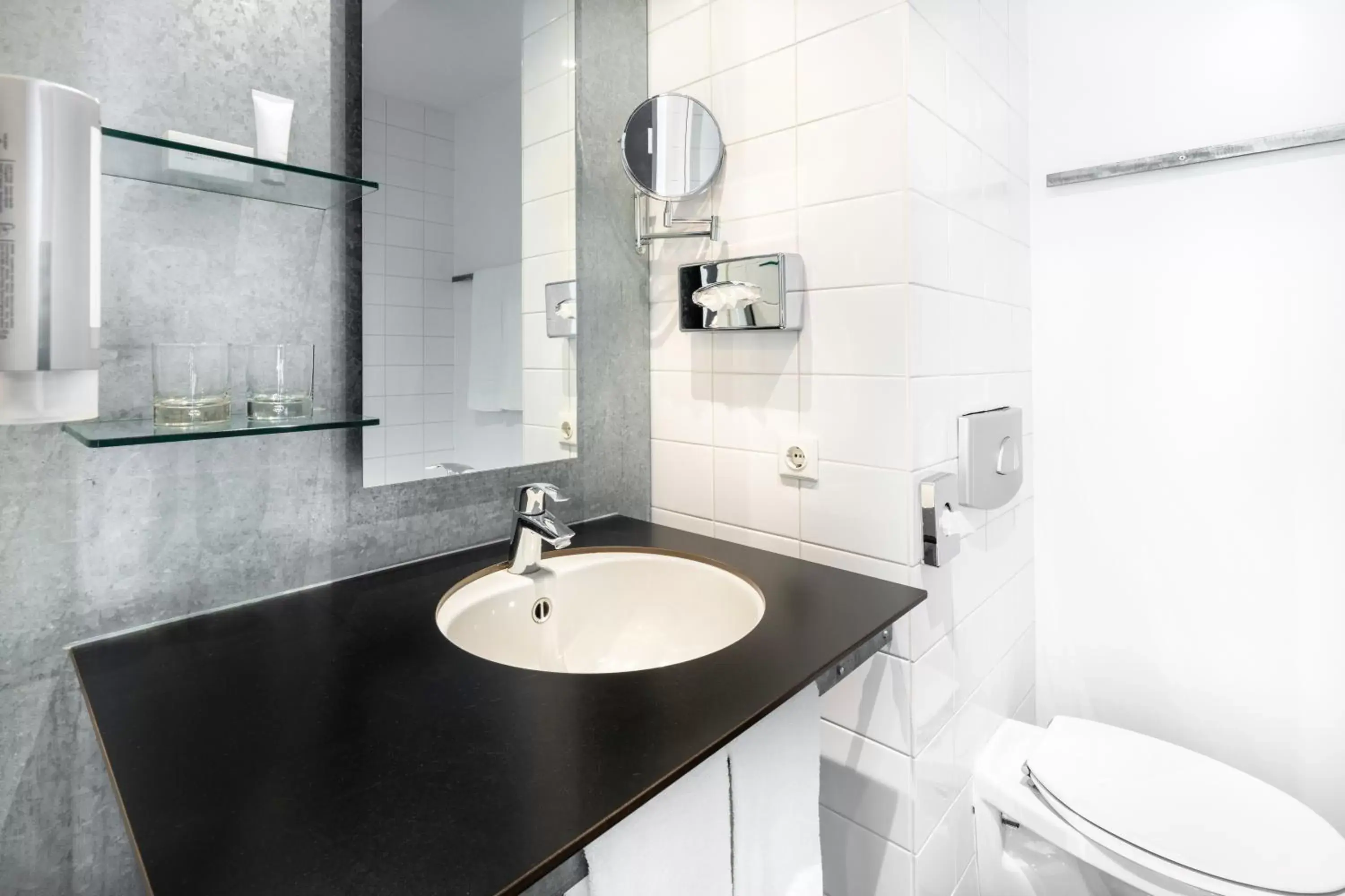 Bathroom in Select Hotel Maastricht