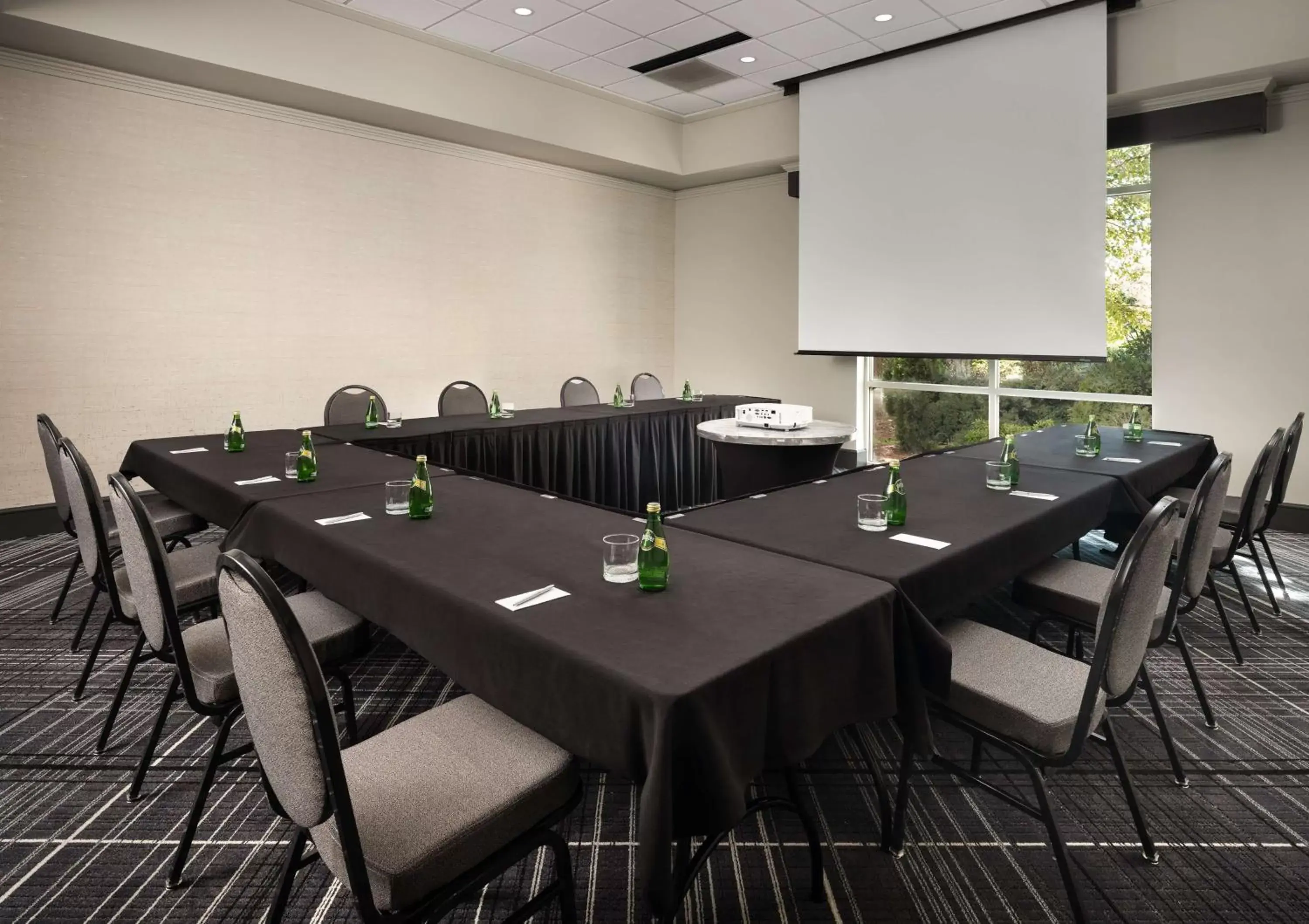 Meeting/conference room in Hilton Charlotte Airport Hotel