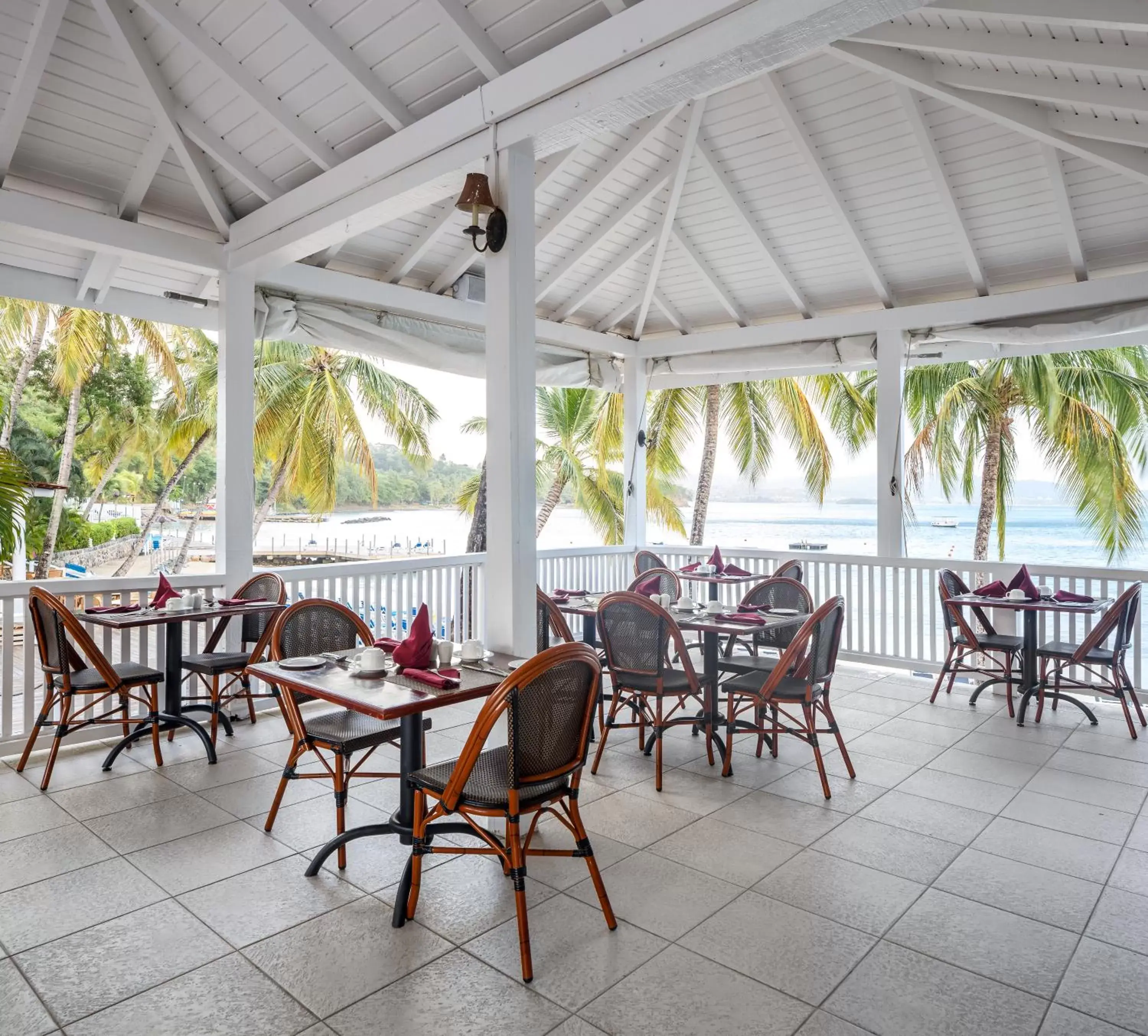 Restaurant/Places to Eat in Windjammer Landing Villa Beach Resort