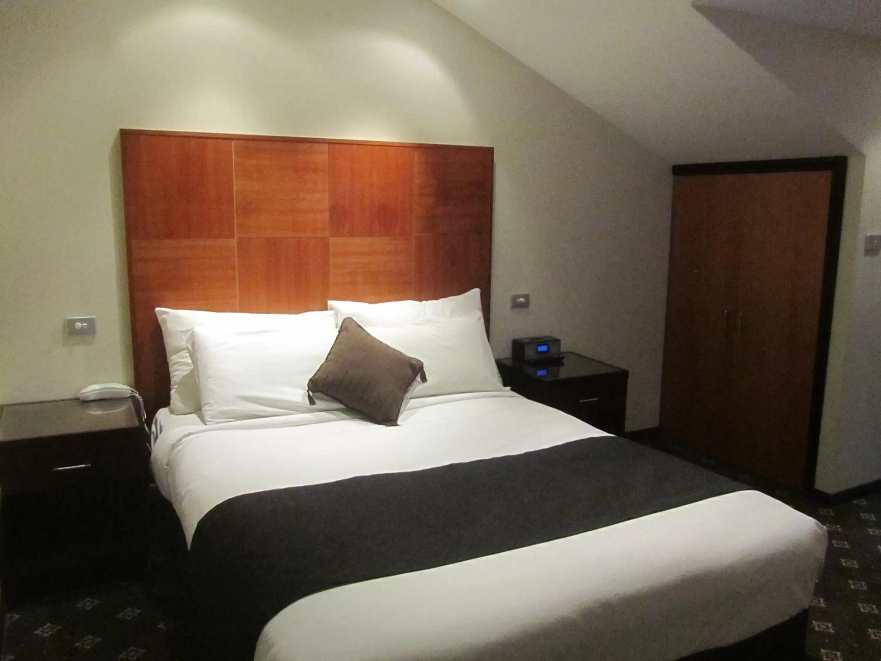 Bed in Best Western Plus Goulburn