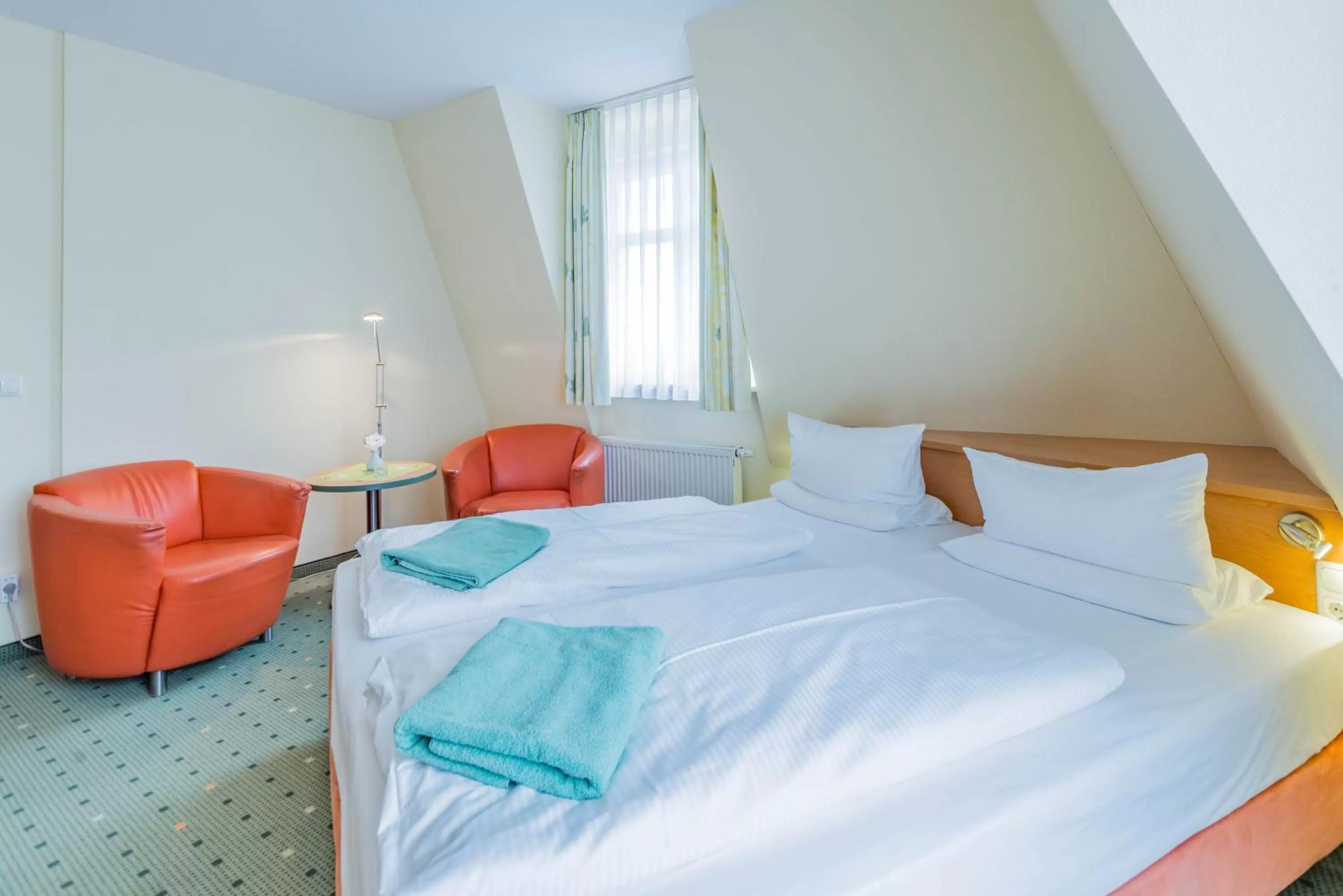 Living room, Bed in Am Weststrand Aparthotel Kühlungsborn