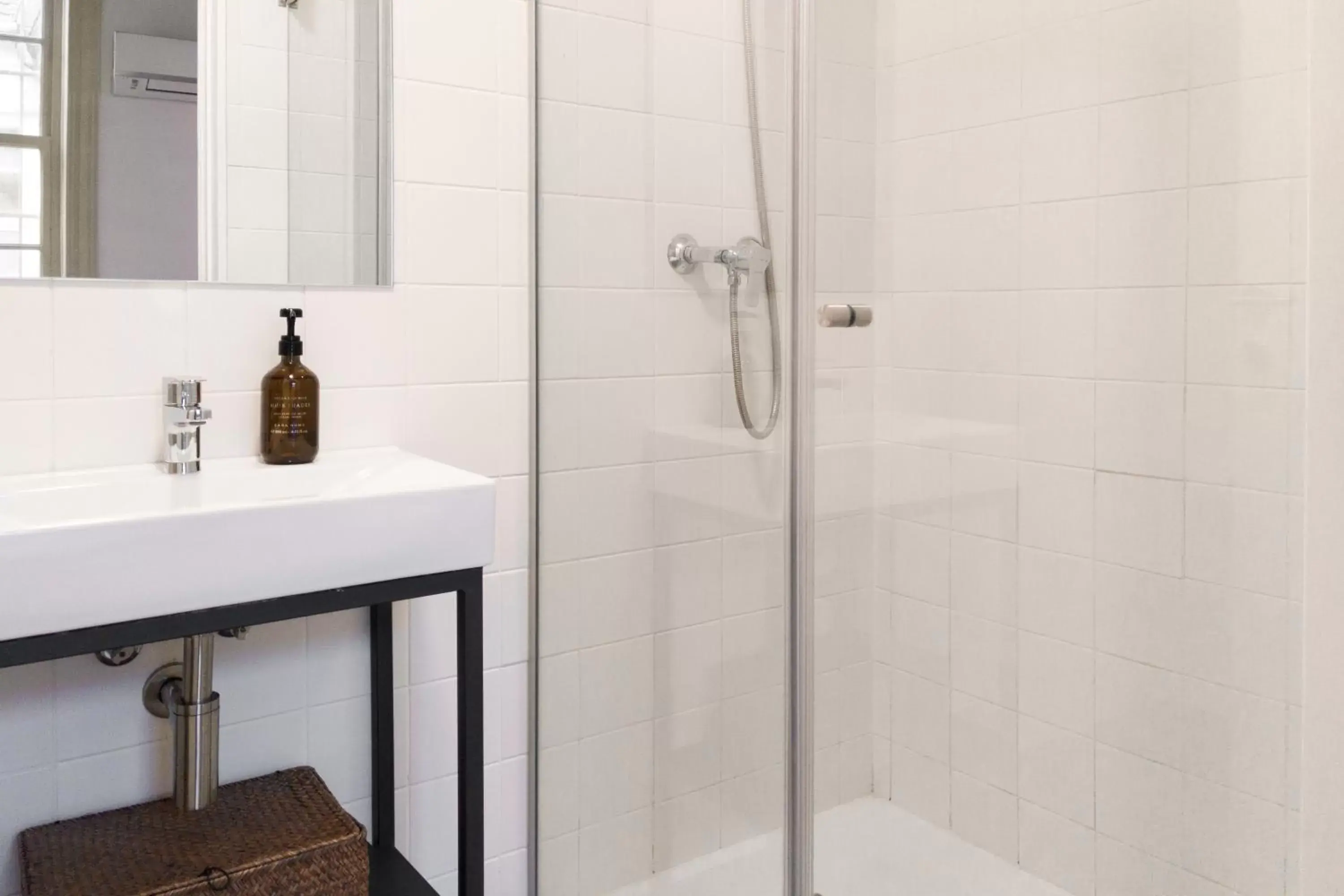 Shower, Bathroom in Alameda Suites @ Porto River