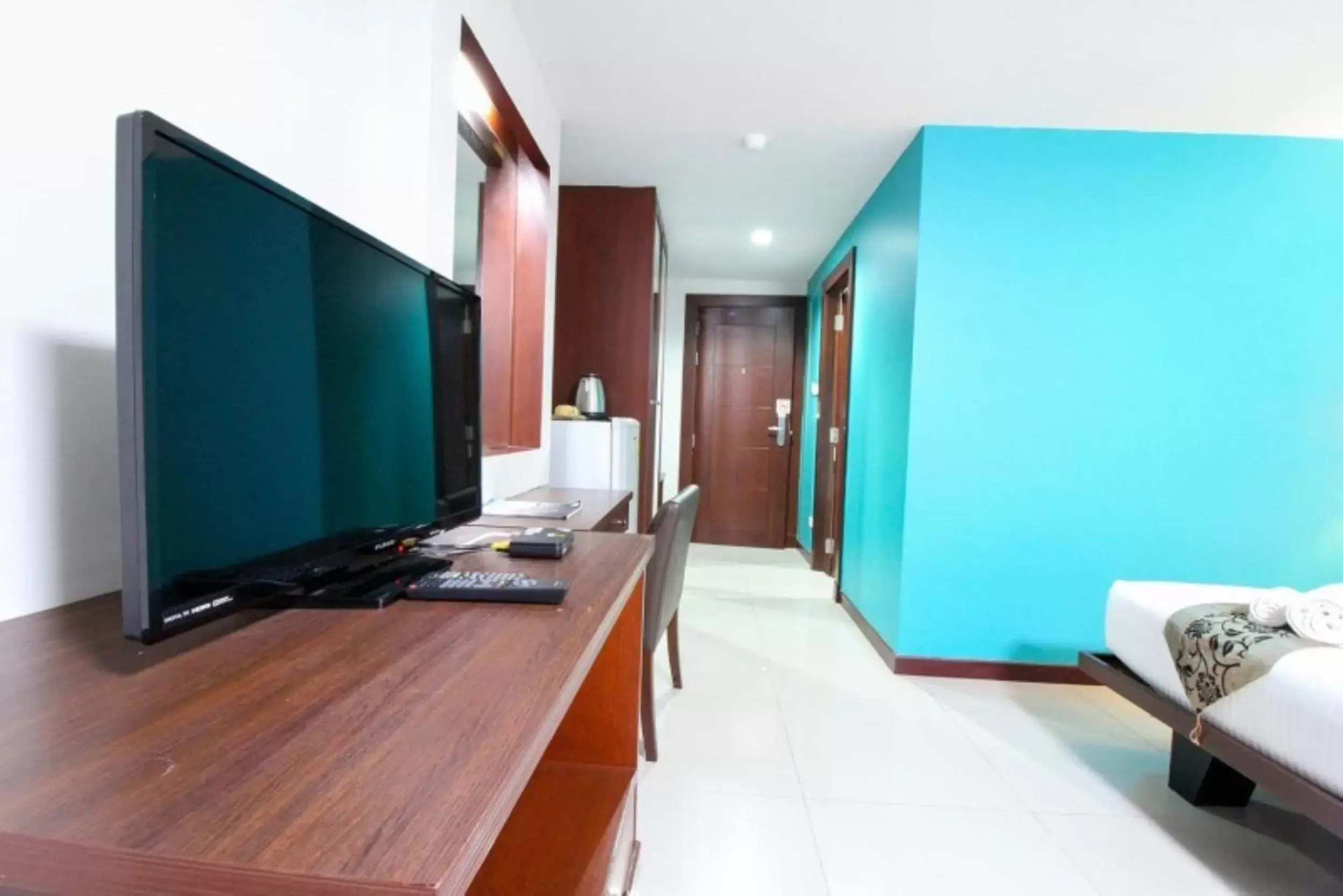 Bedroom, TV/Entertainment Center in Convenient Grand Hotel SHA Extra Plus