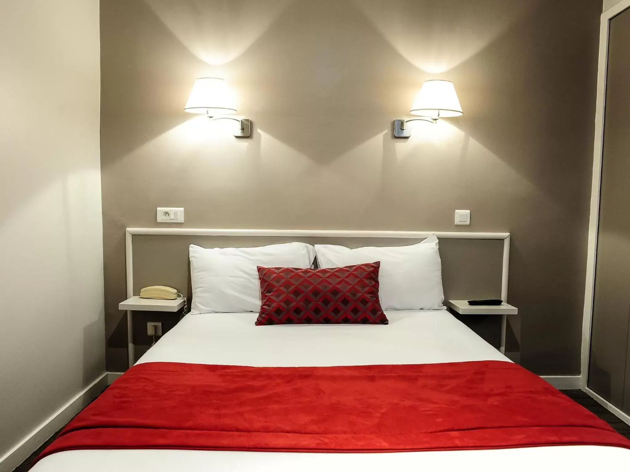Bed in Hotelo Lyon Ainay