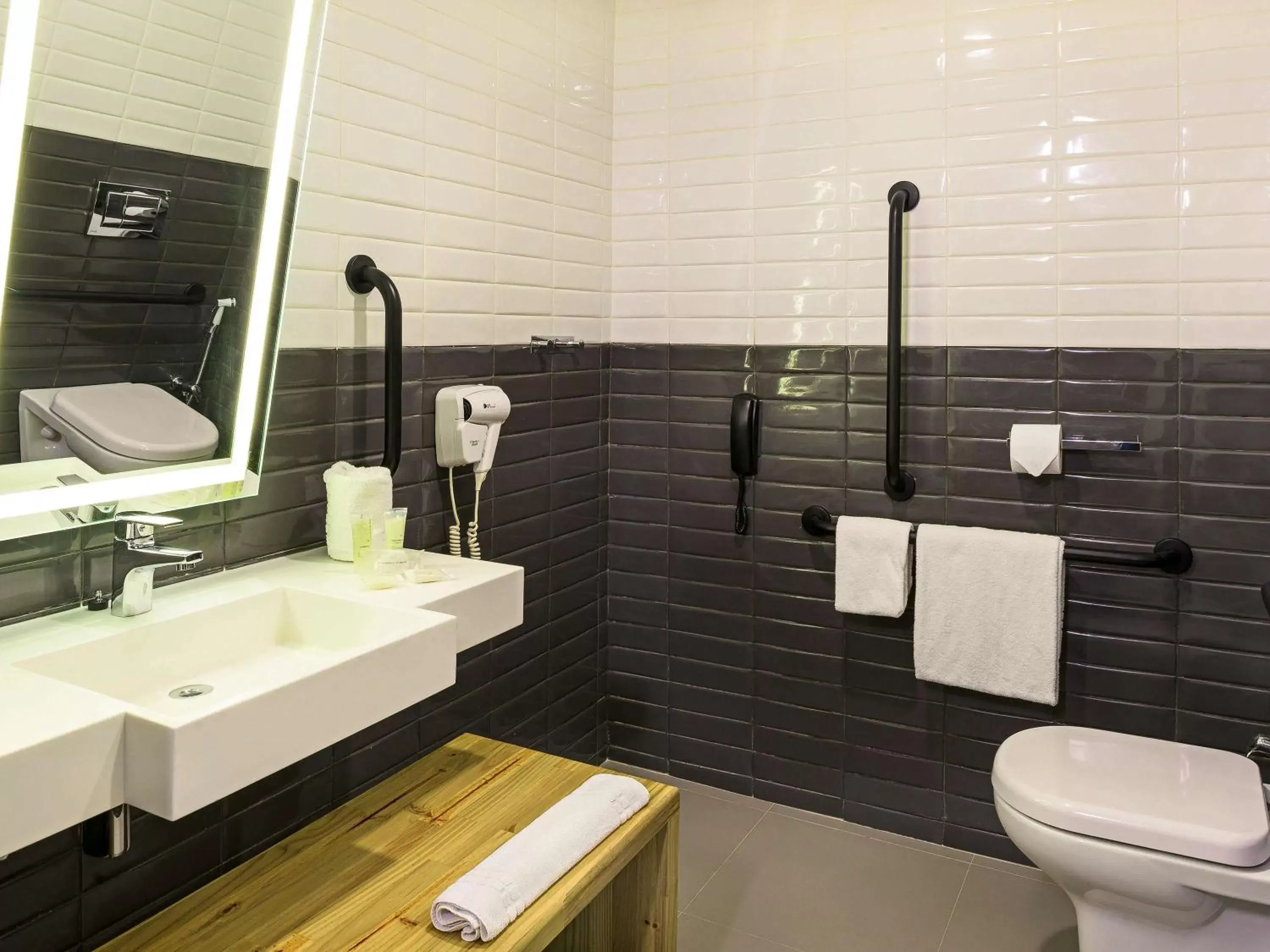 Photo of the whole room, Bathroom in Novotel Sao Paulo Morumbi