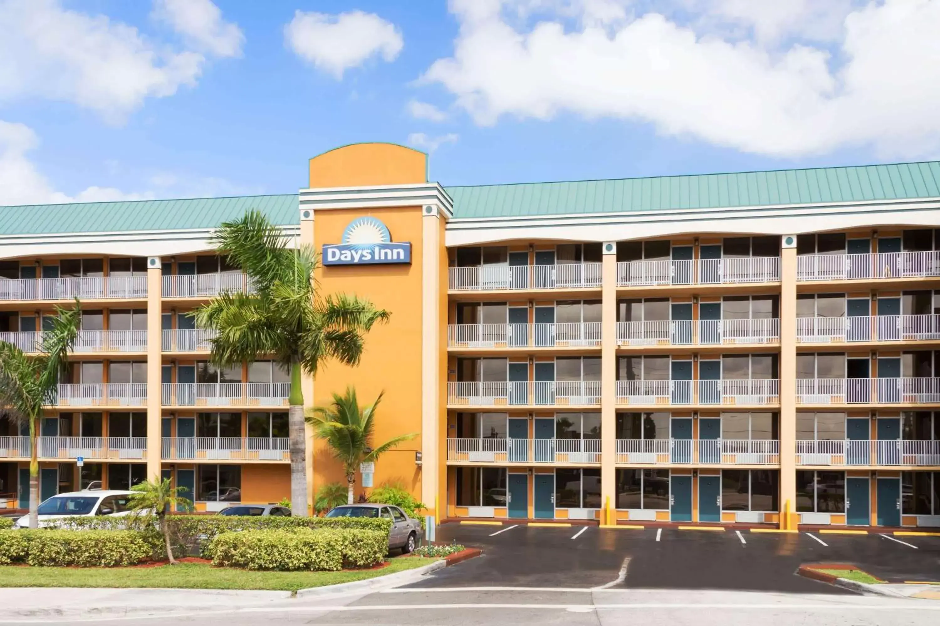 Property building in Days Inn by Wyndham Fort Lauderdale-Oakland Park Airport N