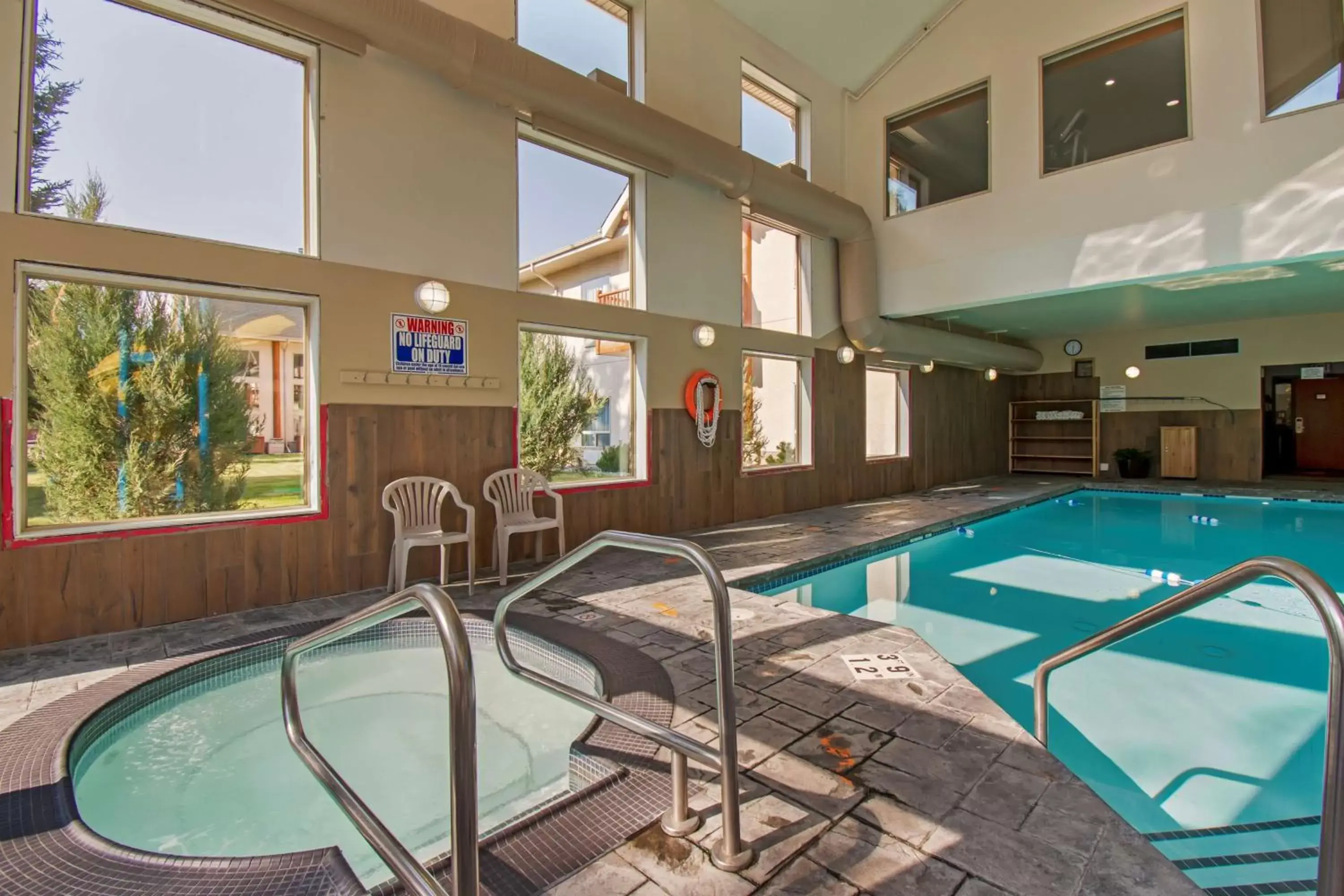 Pool view, Swimming Pool in BEST WESTERN PLUS Valemount Inn & Suites