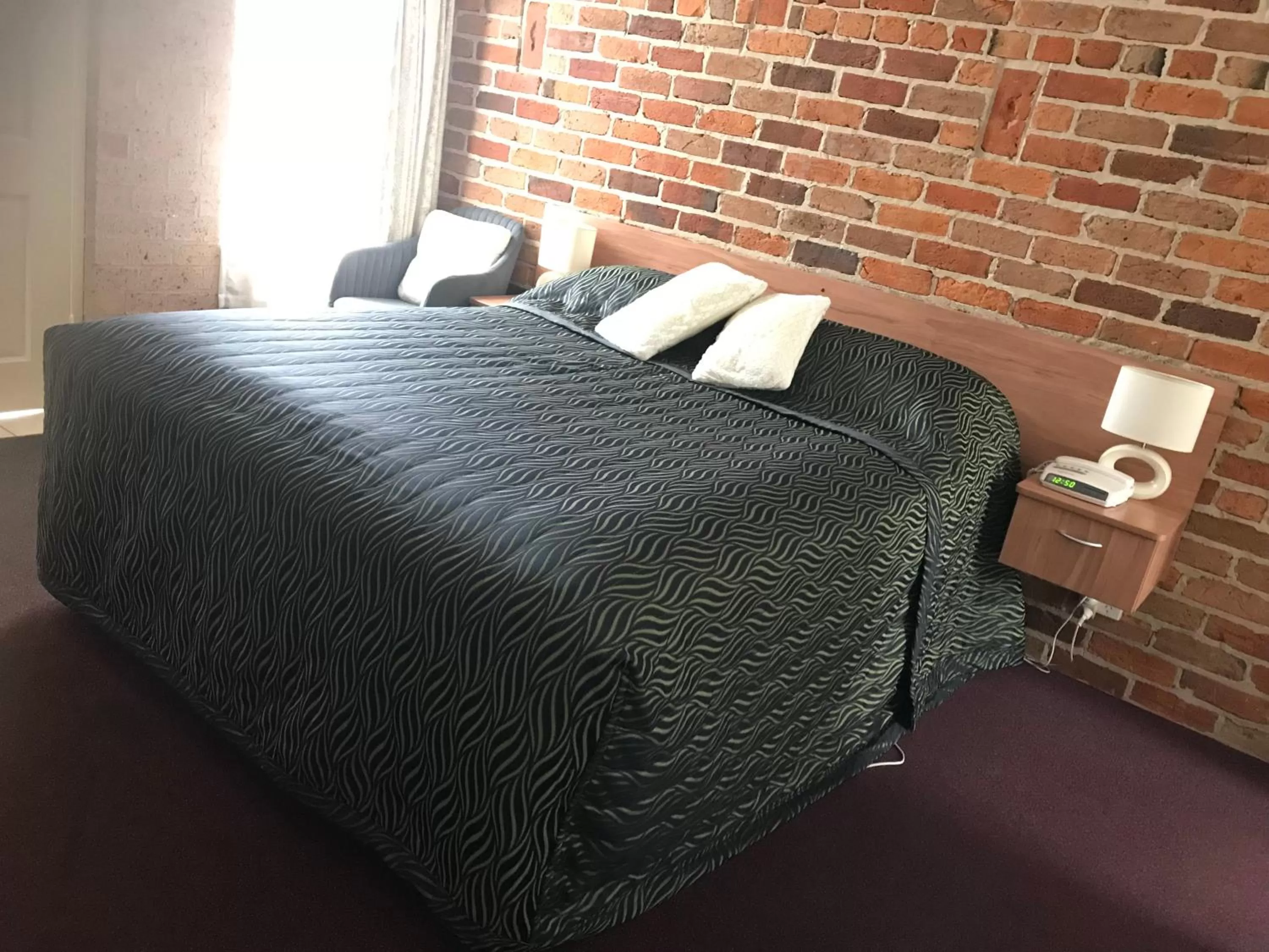 Bed in Cedar Lodge Motel