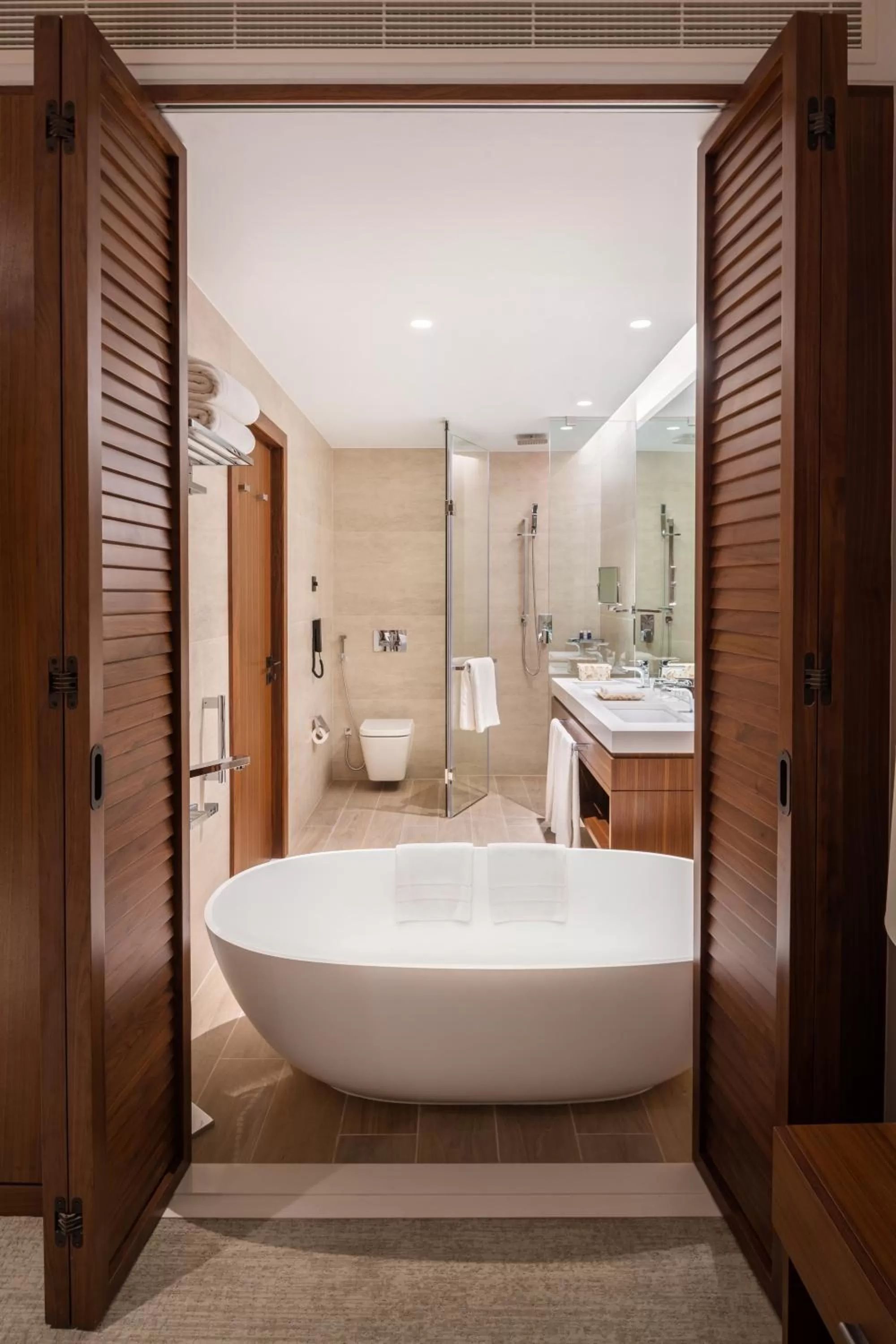 Toilet in JA Lake View Hotel, Dubai