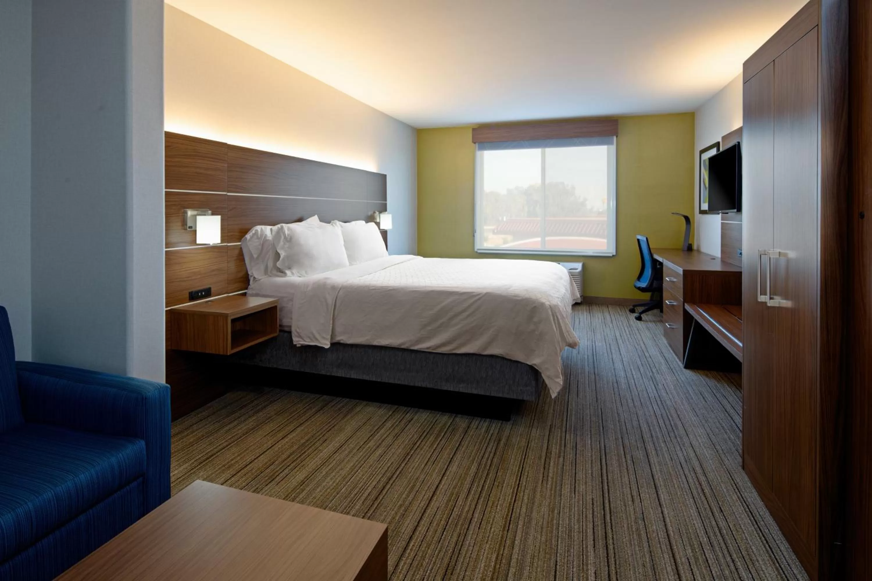 Bedroom, Bed in Holiday Inn Express Fresno South by IHG
