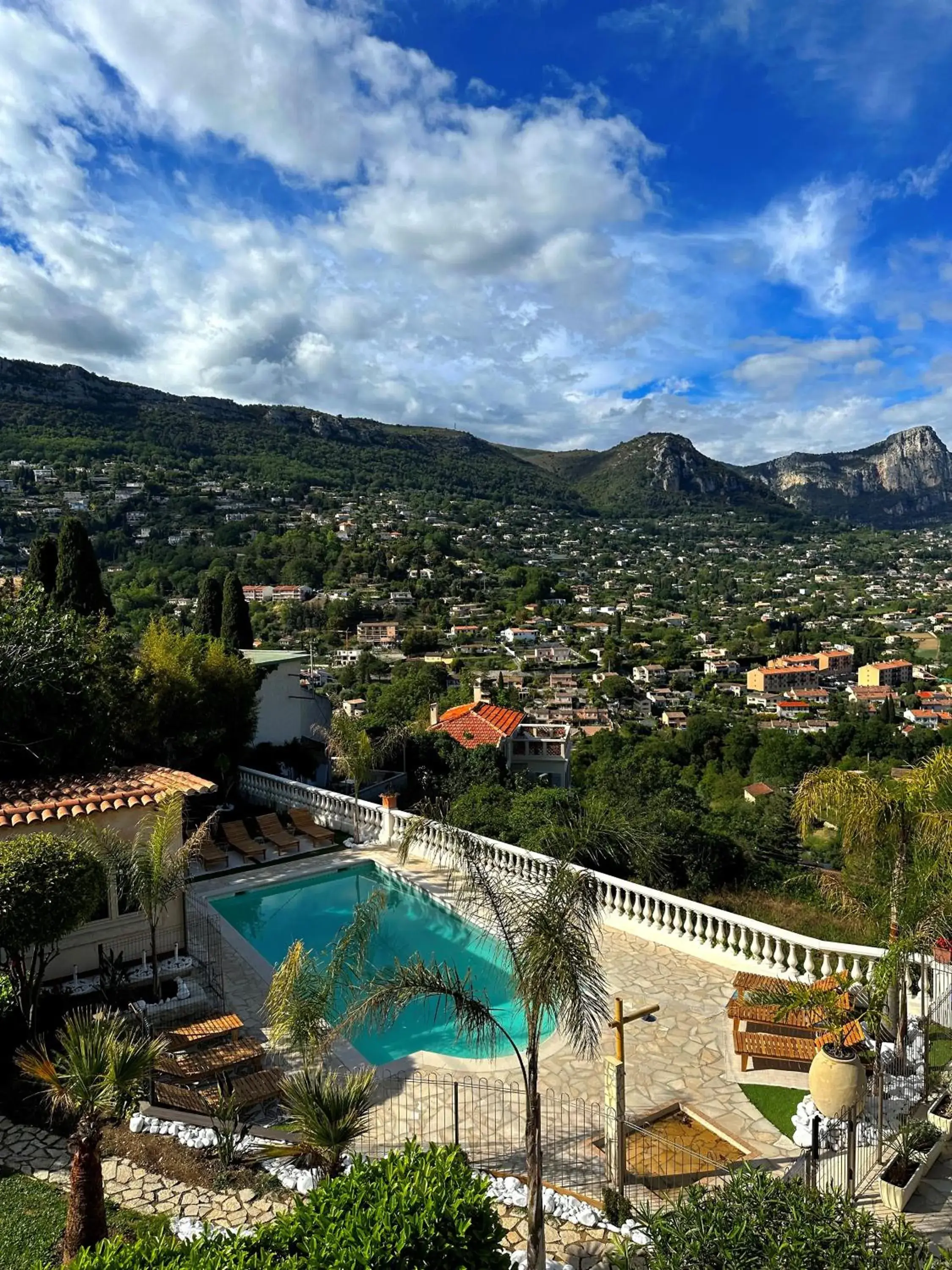 Day, Pool View in Miramar