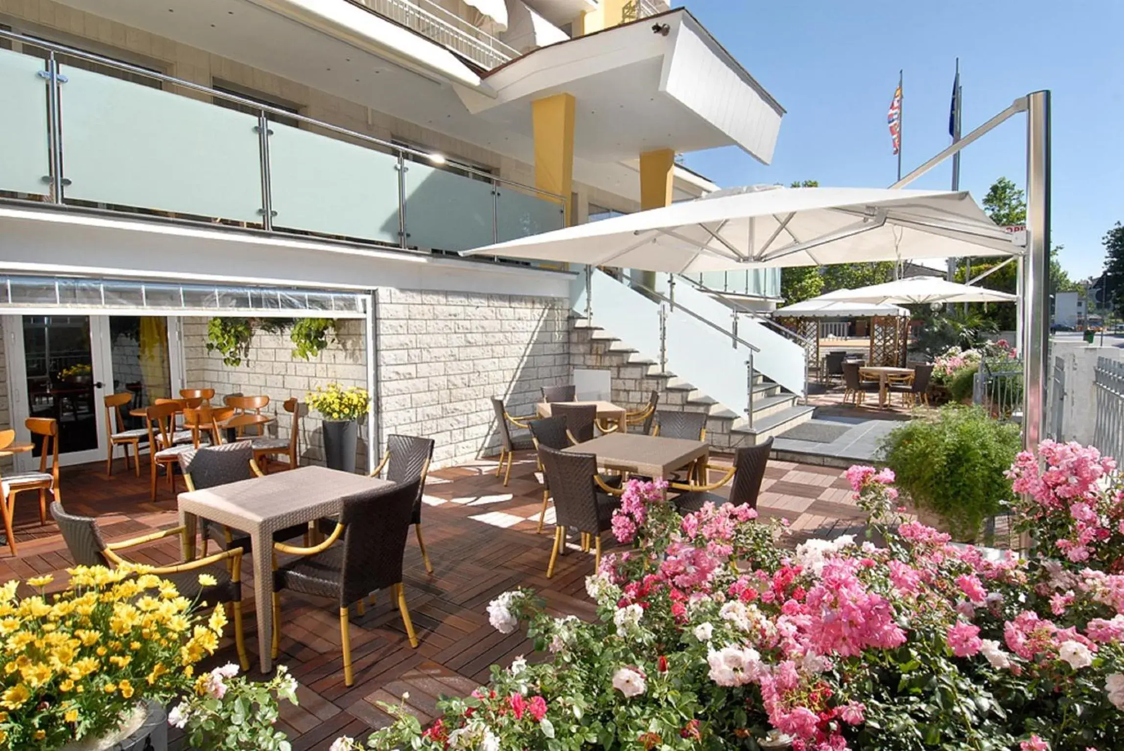 Facade/entrance in Hotel St. Moritz Facade/entrance in Hotel St. Moritz