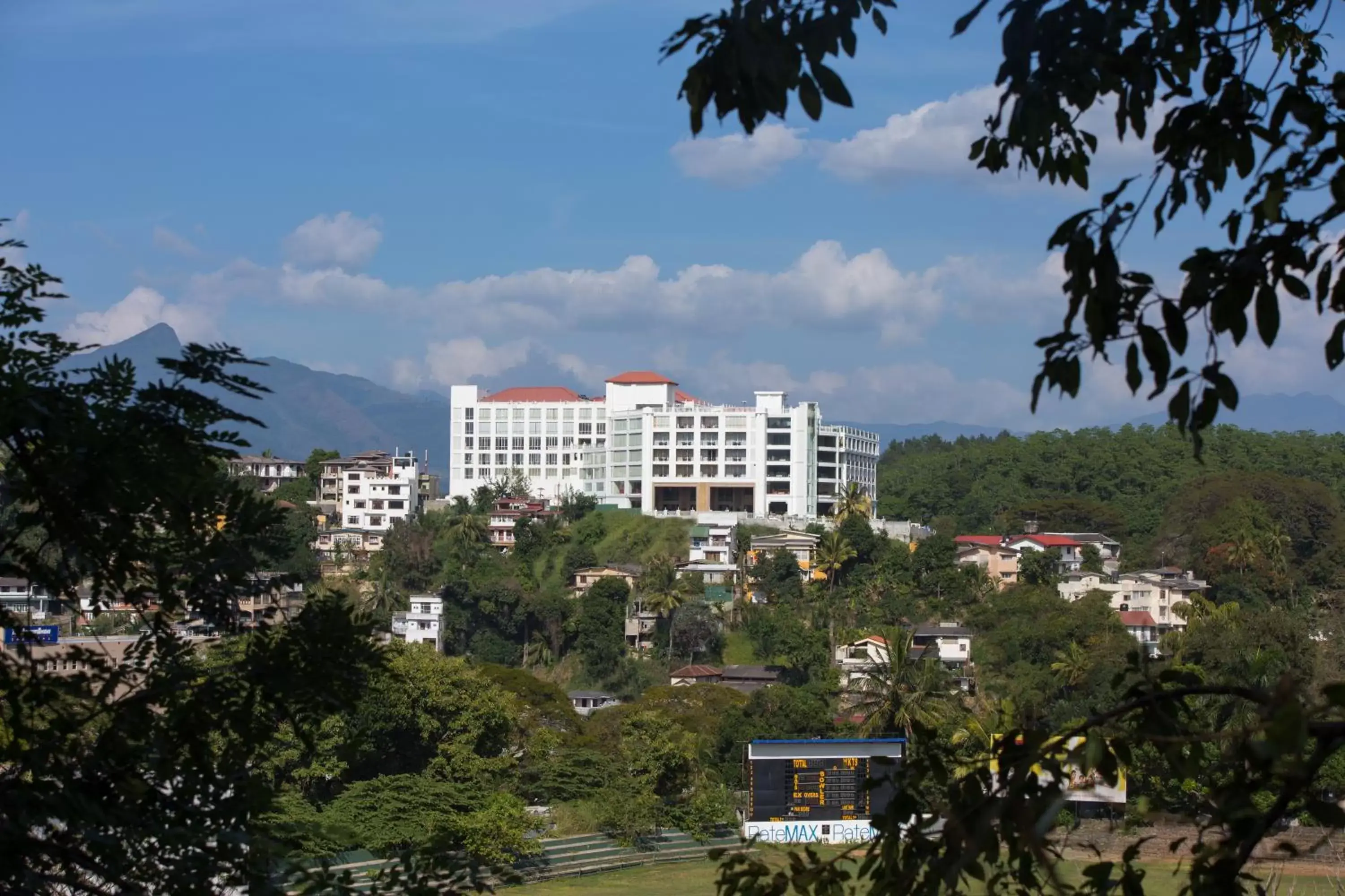 Neighbourhood, Property Building in The Grand Kandyan