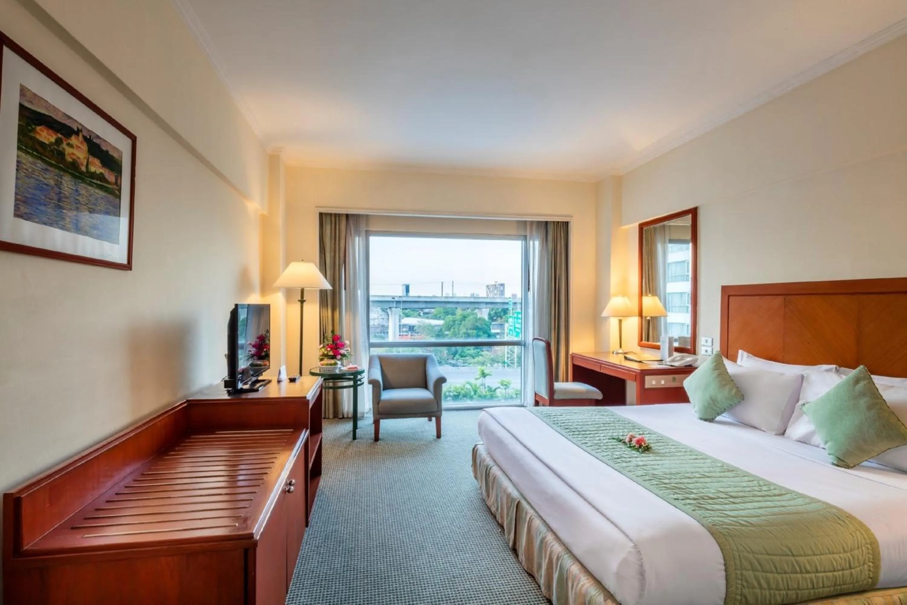 Bedroom, Bed in Bangkok Palace Hotel