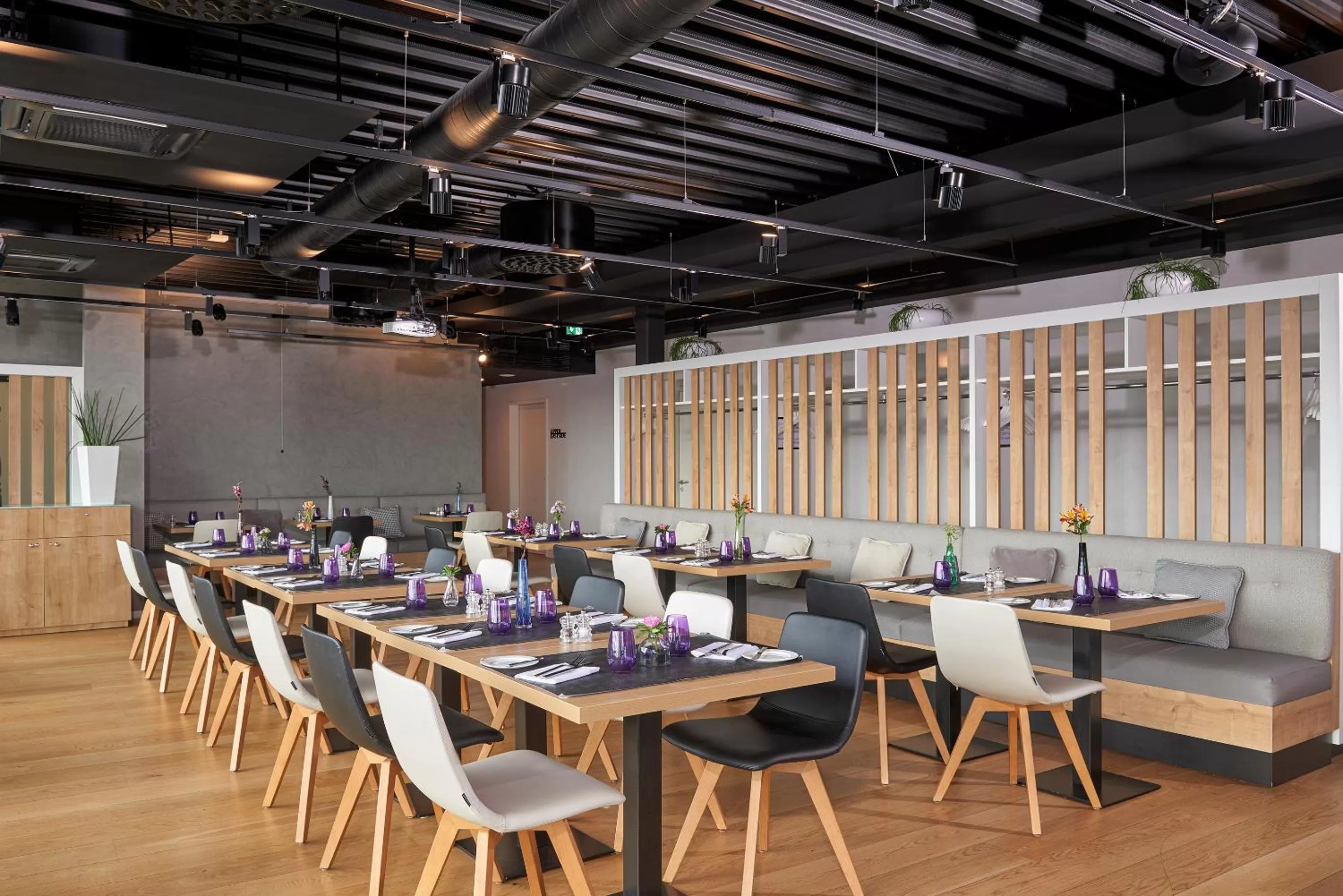 Restaurant/places to eat in INNSiDE by Meliá Aachen