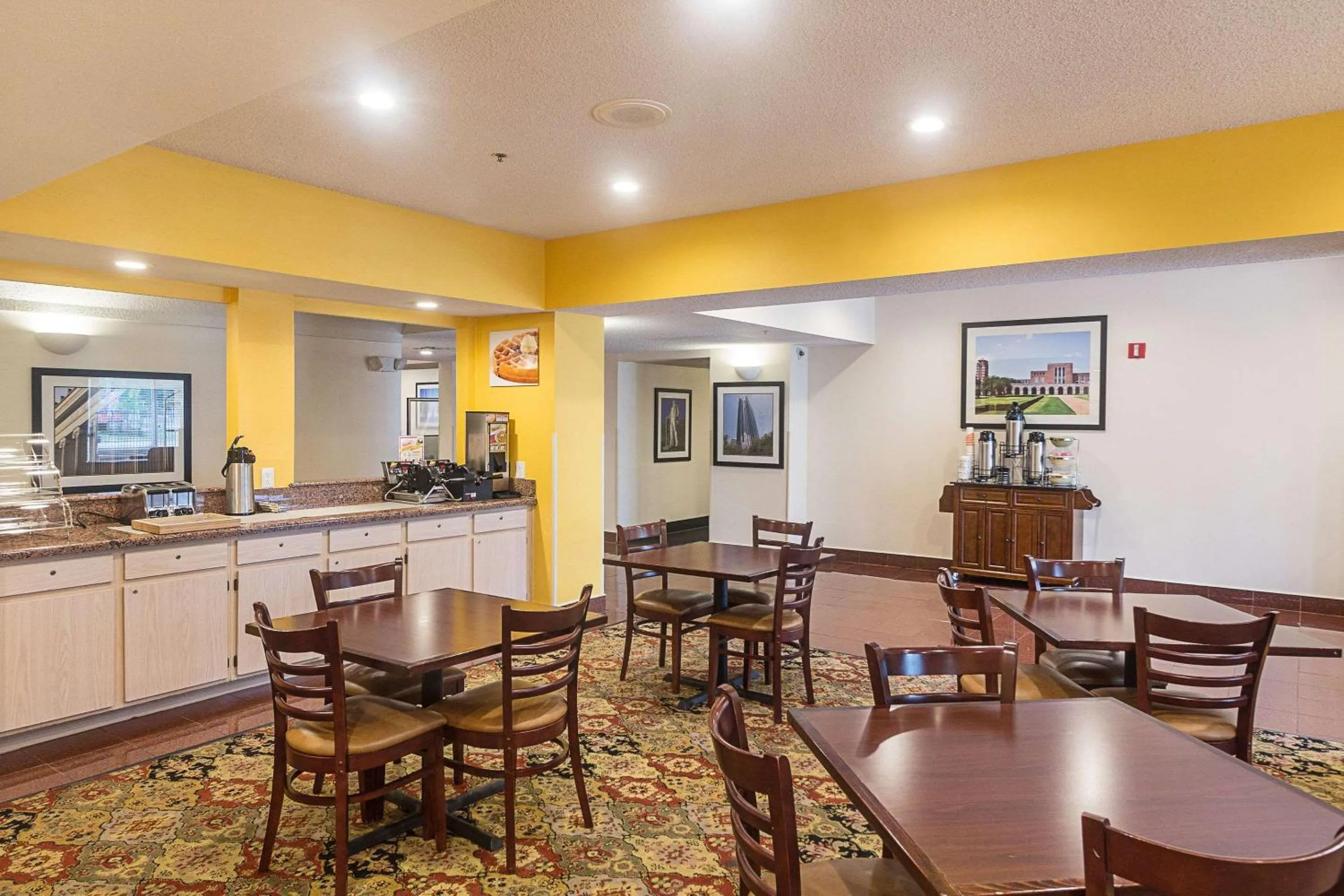 Restaurant/places to eat in Quality Inn & Suites West Chase