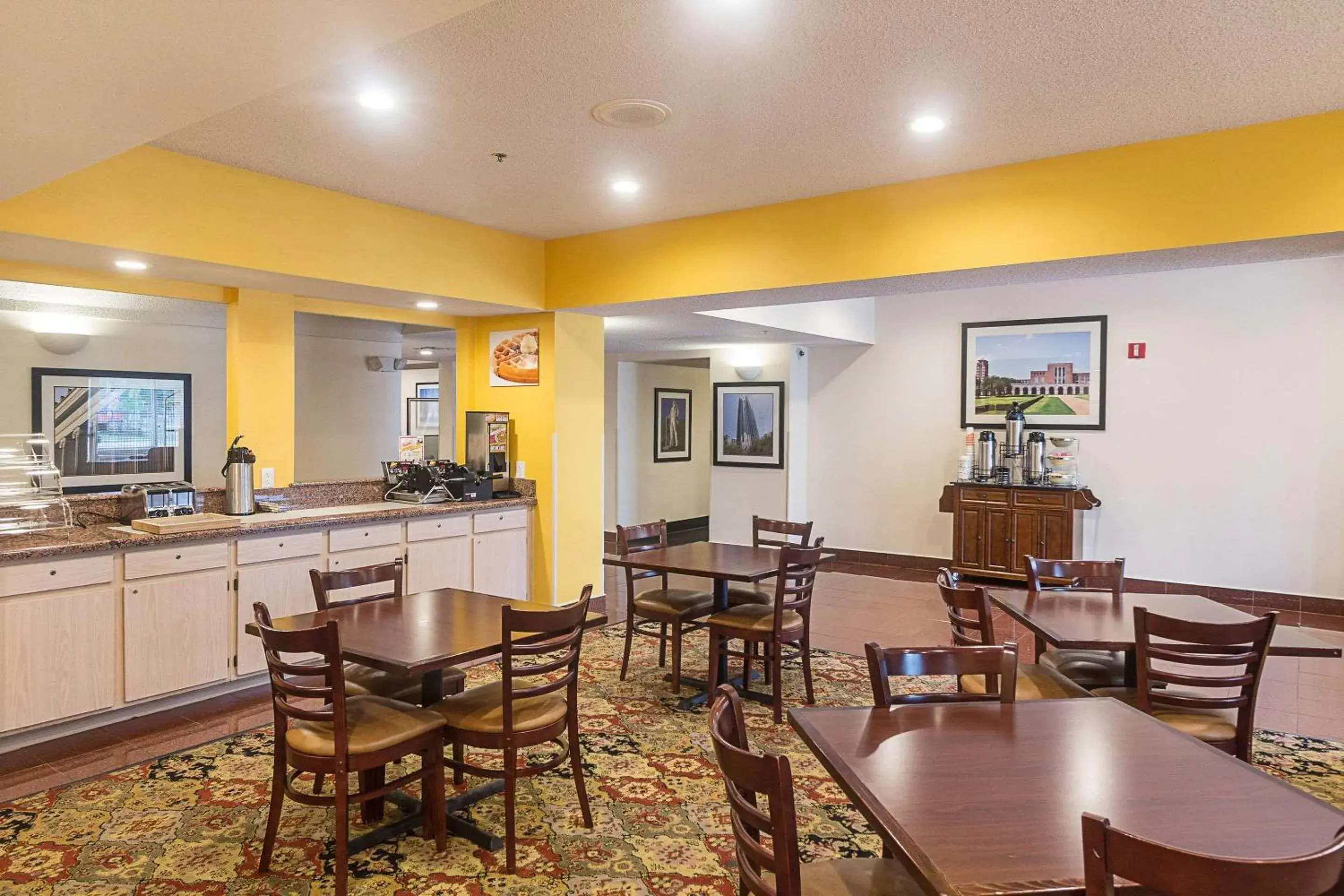 Restaurant/Places to Eat in Quality Inn and Suites Westchase