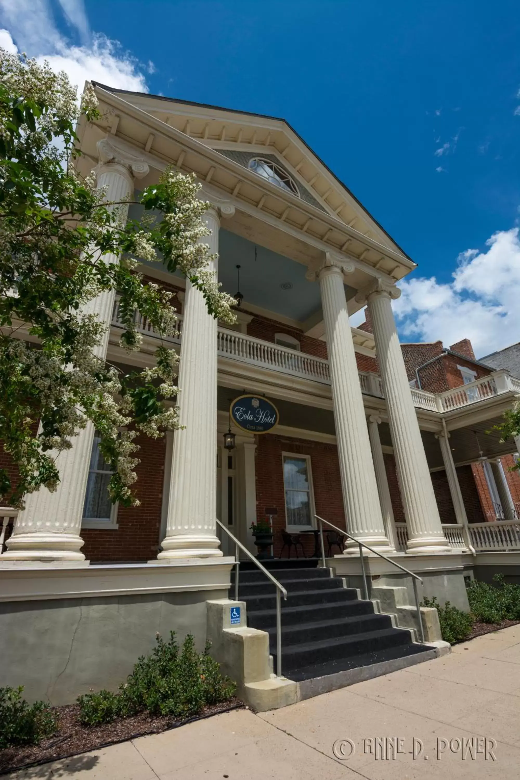 Nearby landmark, Facade/Entrance in The Guest House Historic Mansion